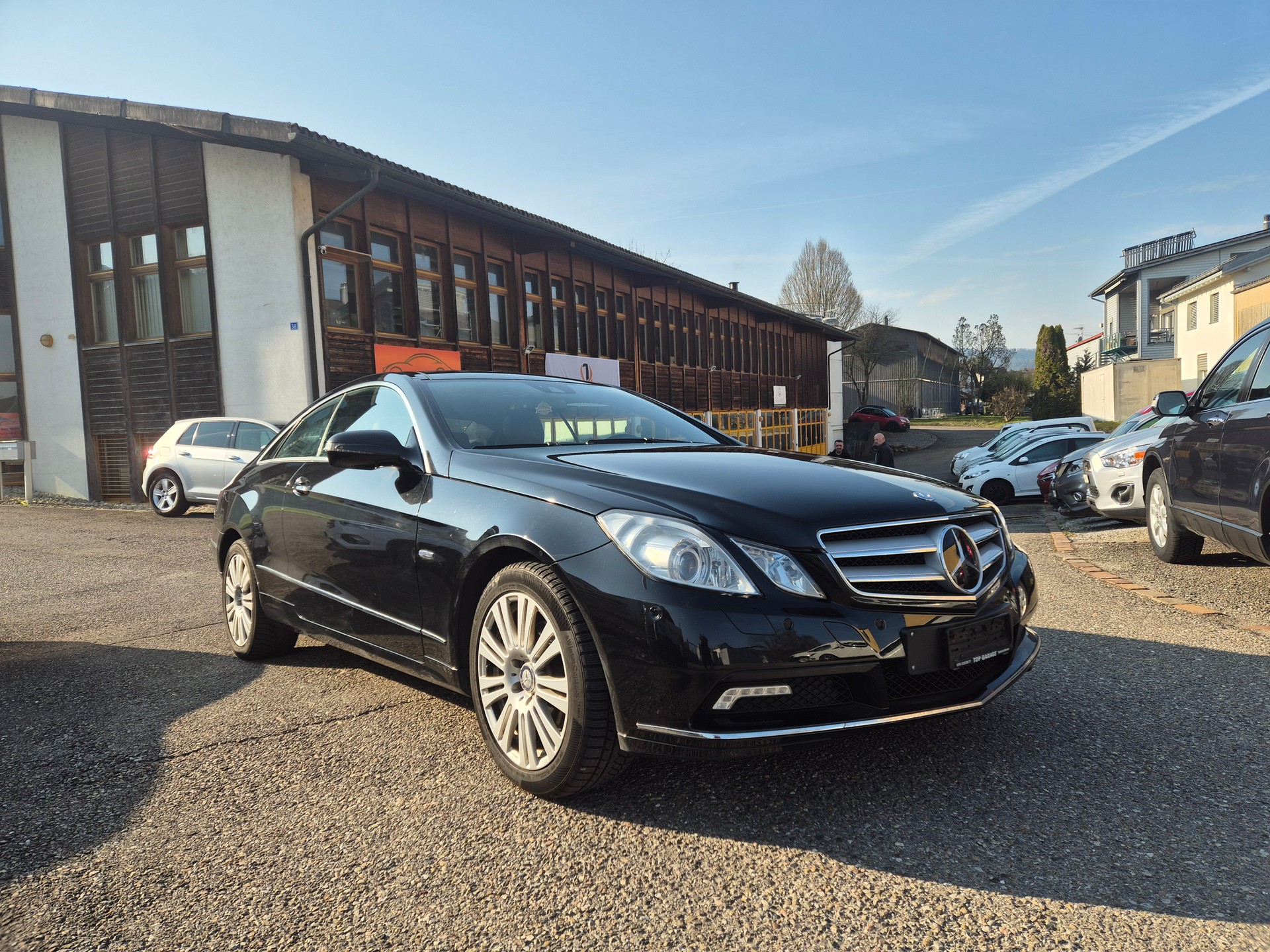 MERCEDES-BENZ E 250 CGI BlueEfficiency Automatic-image-0