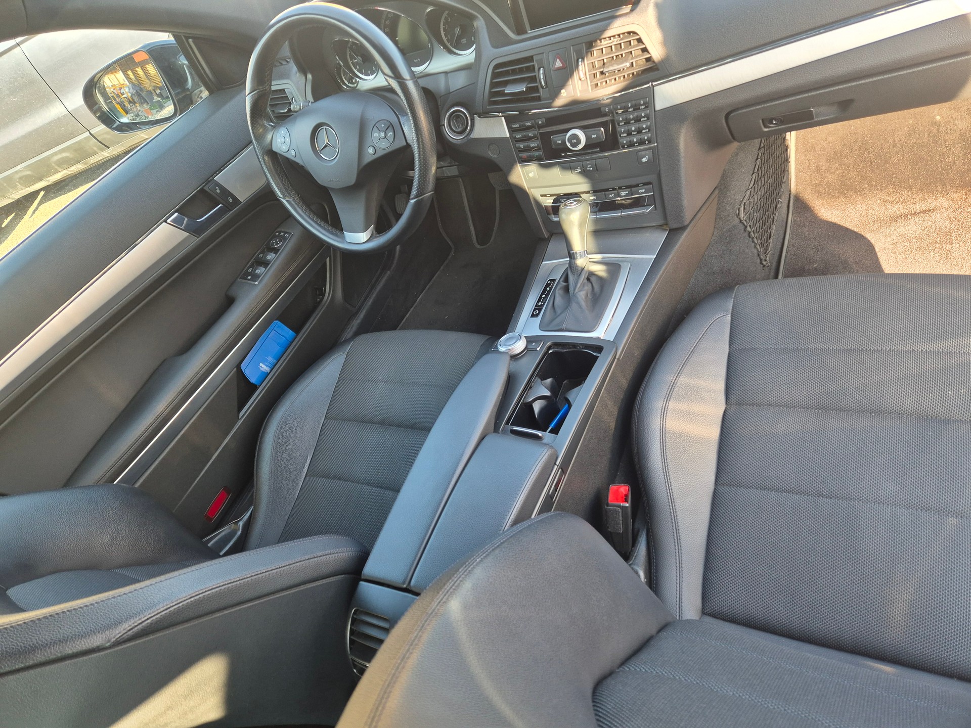 MERCEDES-BENZ E 250 CGI BlueEfficiency Automatic-image-4