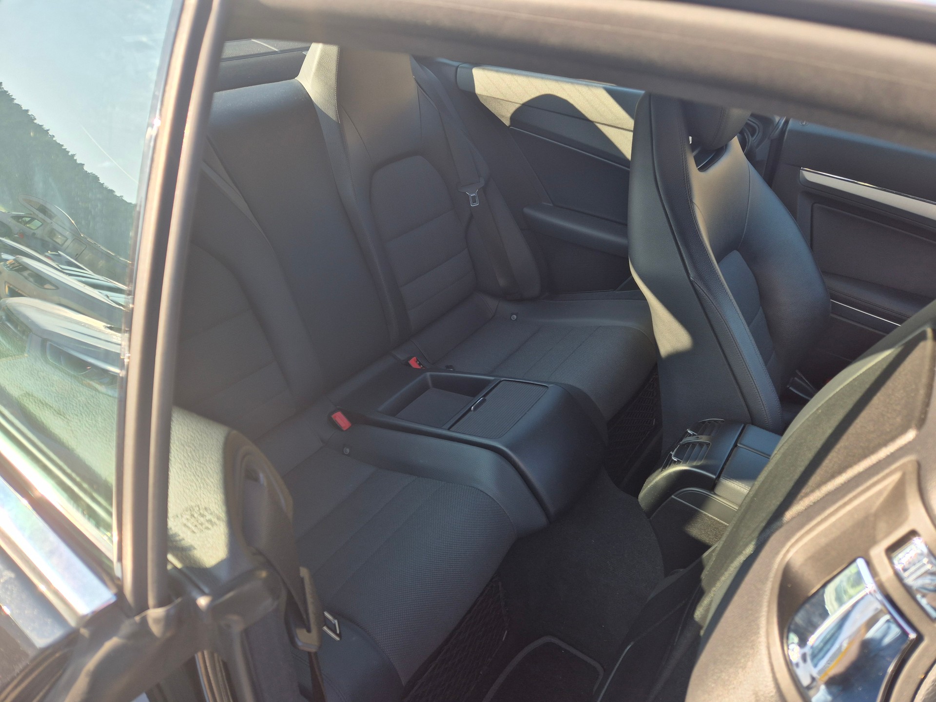 MERCEDES-BENZ E 250 CGI BlueEfficiency Automatic-image-9