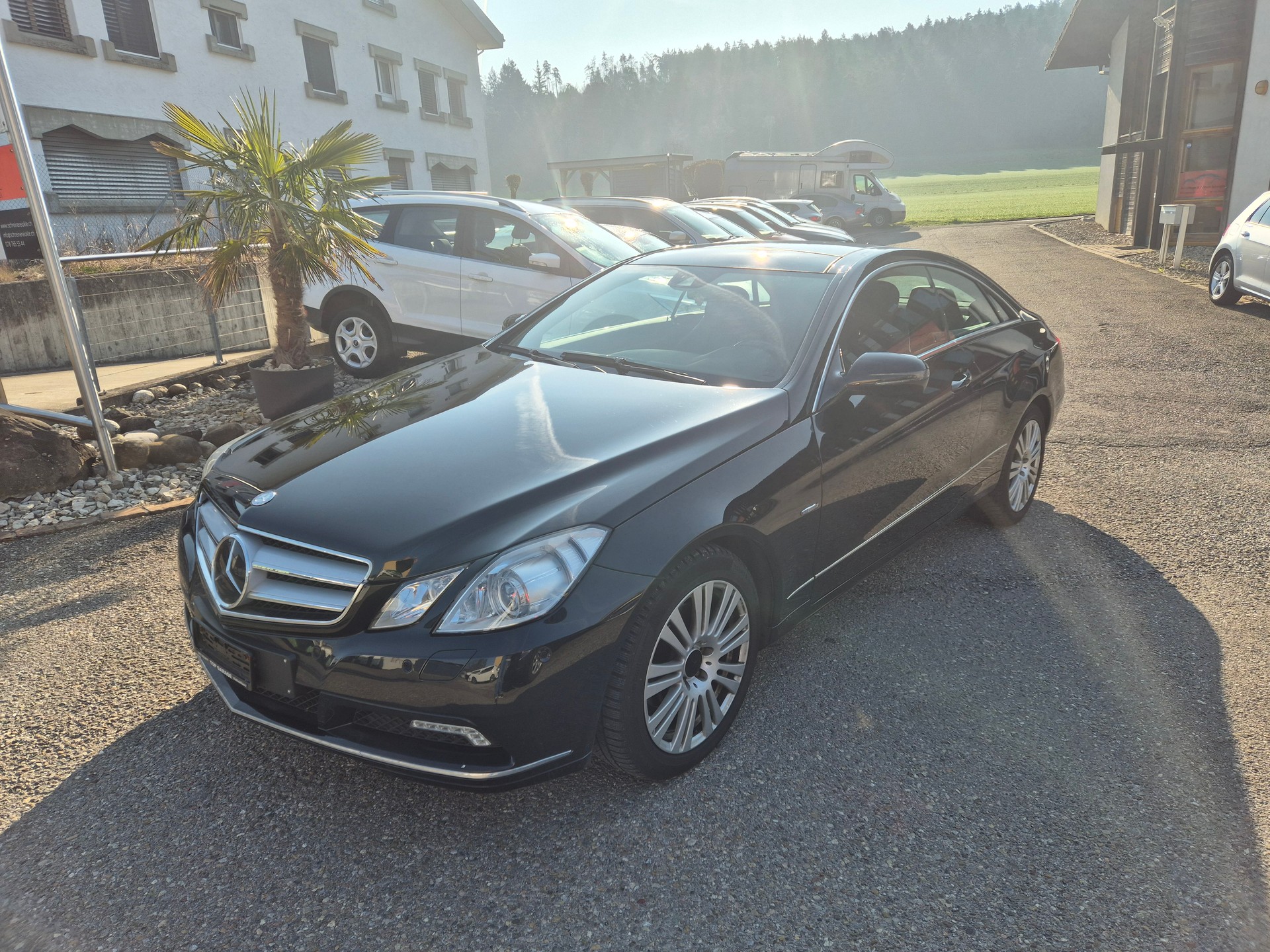 MERCEDES-BENZ E 250 CGI BlueEfficiency Automatic-image-1