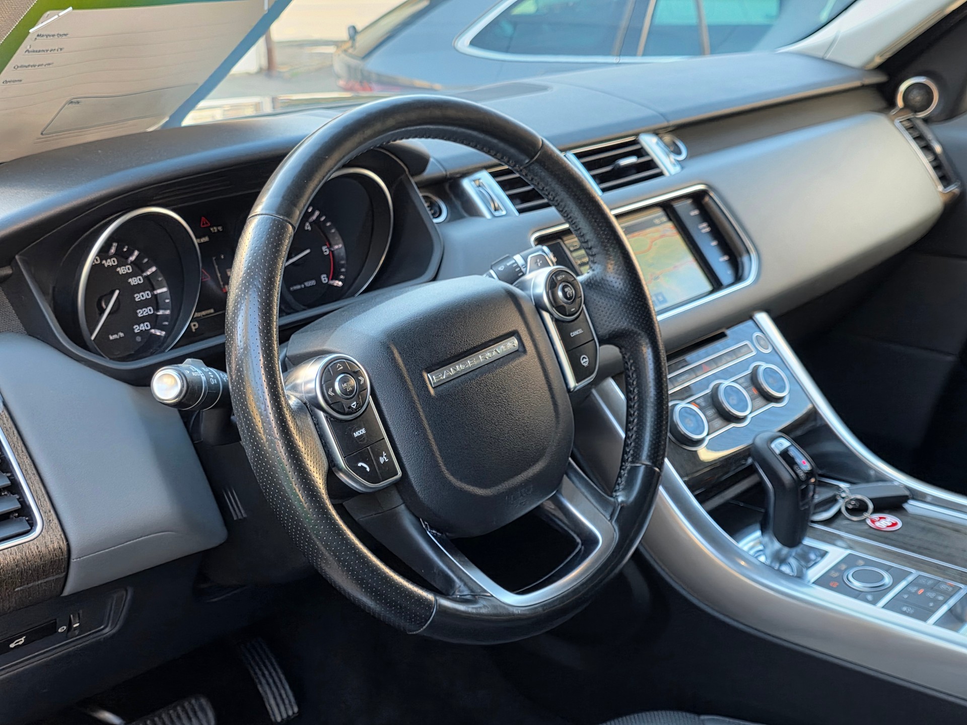 LAND ROVER Range Rover Sport 3.0 SDV6 SE Automatic-image-17