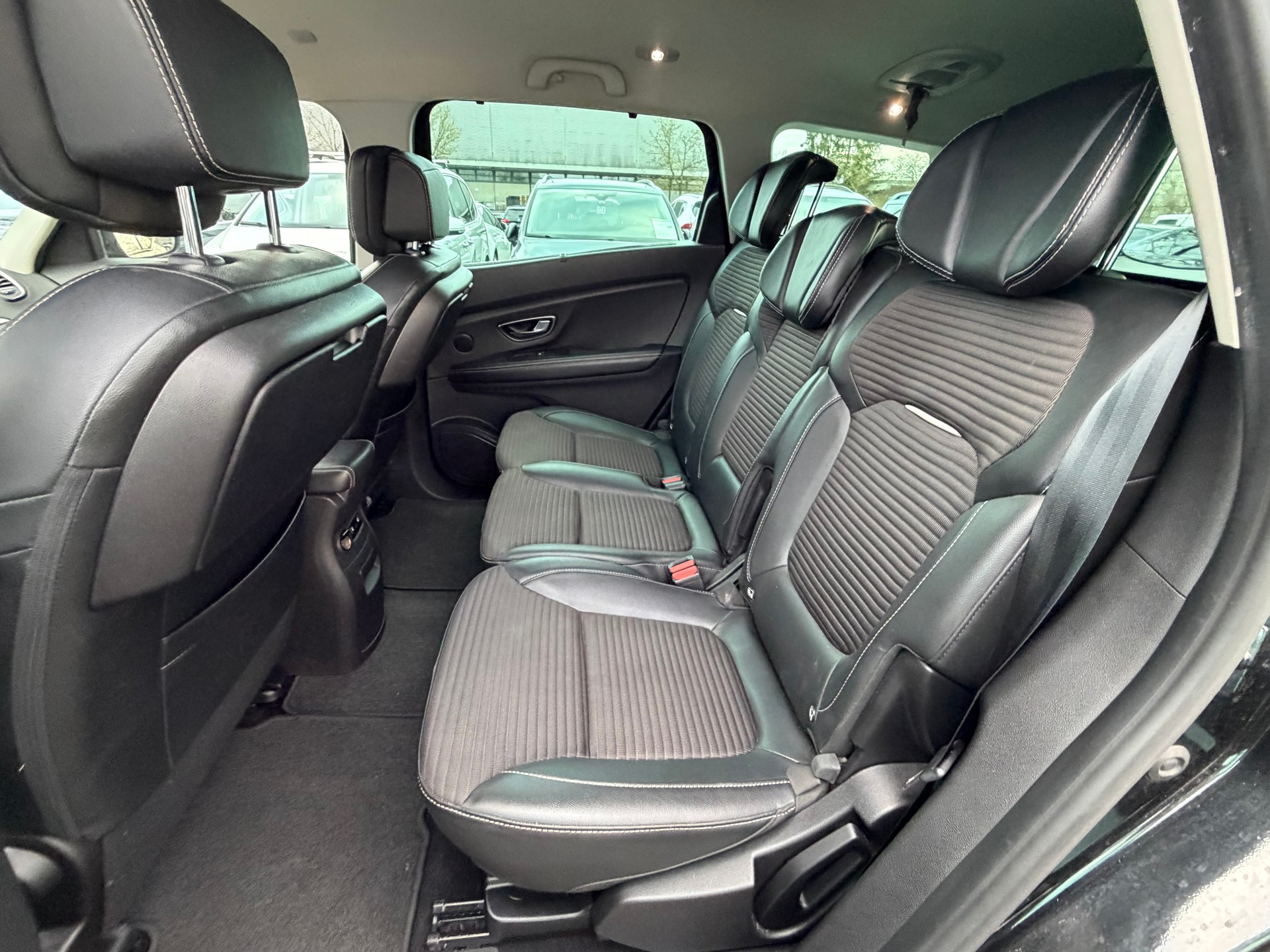 RENAULT Grand Scénic 1.6 dCi Bose EDC-image-9