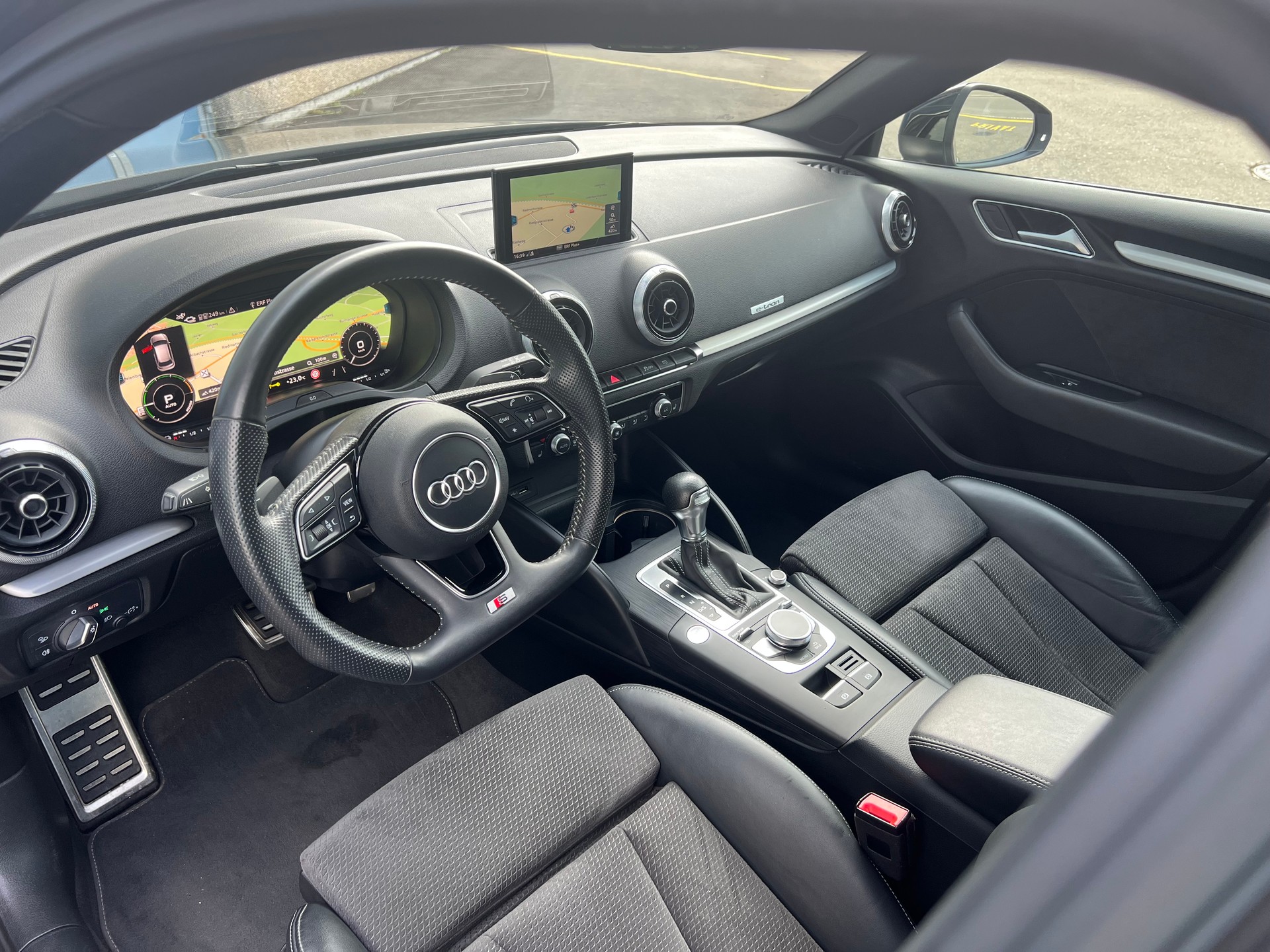 AUDI A3 Sportback 1.4 e-tron Sport S-tronic-image-12
