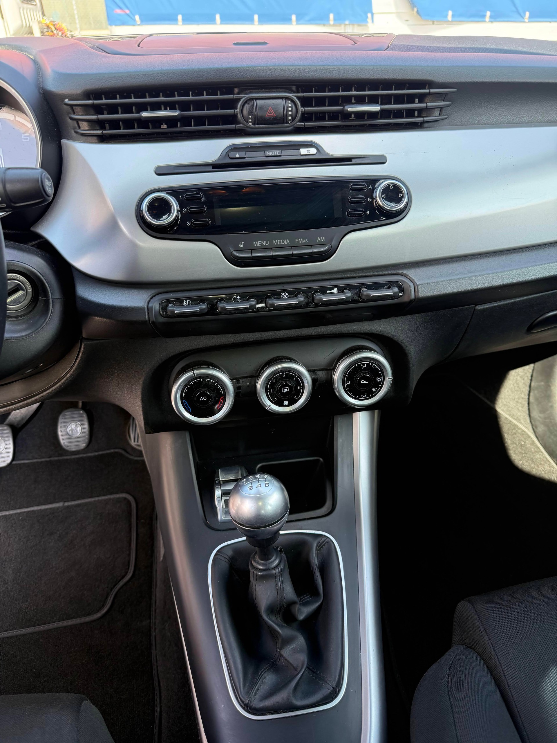 ALFA ROMEO Giulietta 2.0 JTDM Distinctive-image-11