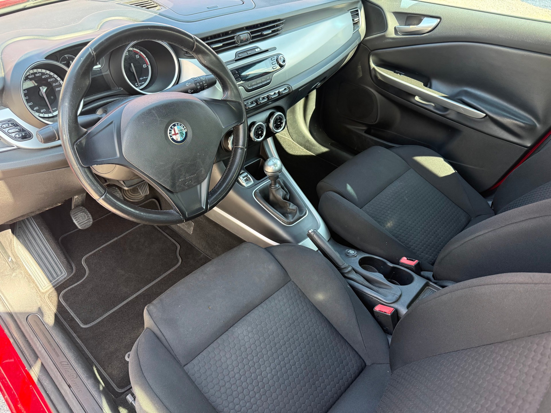 ALFA ROMEO Giulietta 2.0 JTDM Distinctive-image-9