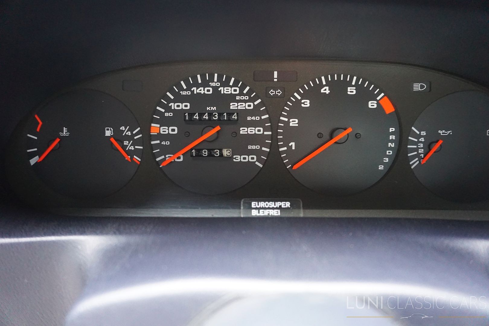 PORSCHE 928 S4-image-18