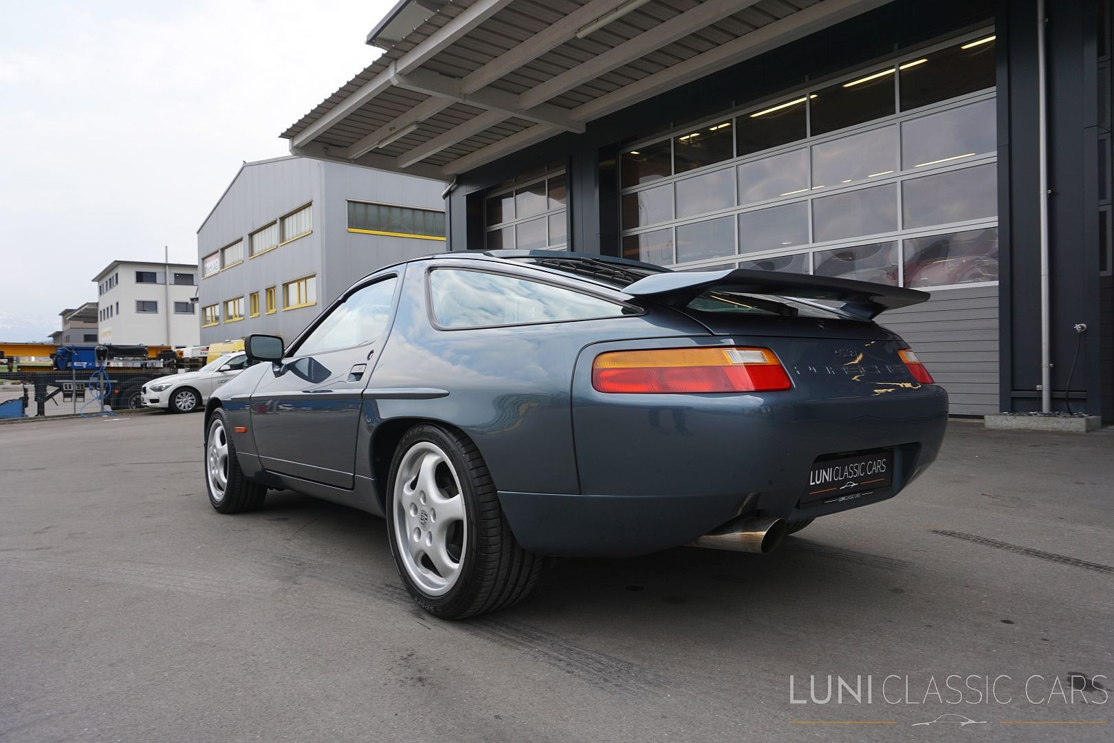 PORSCHE 928 S4-showroom-element-3