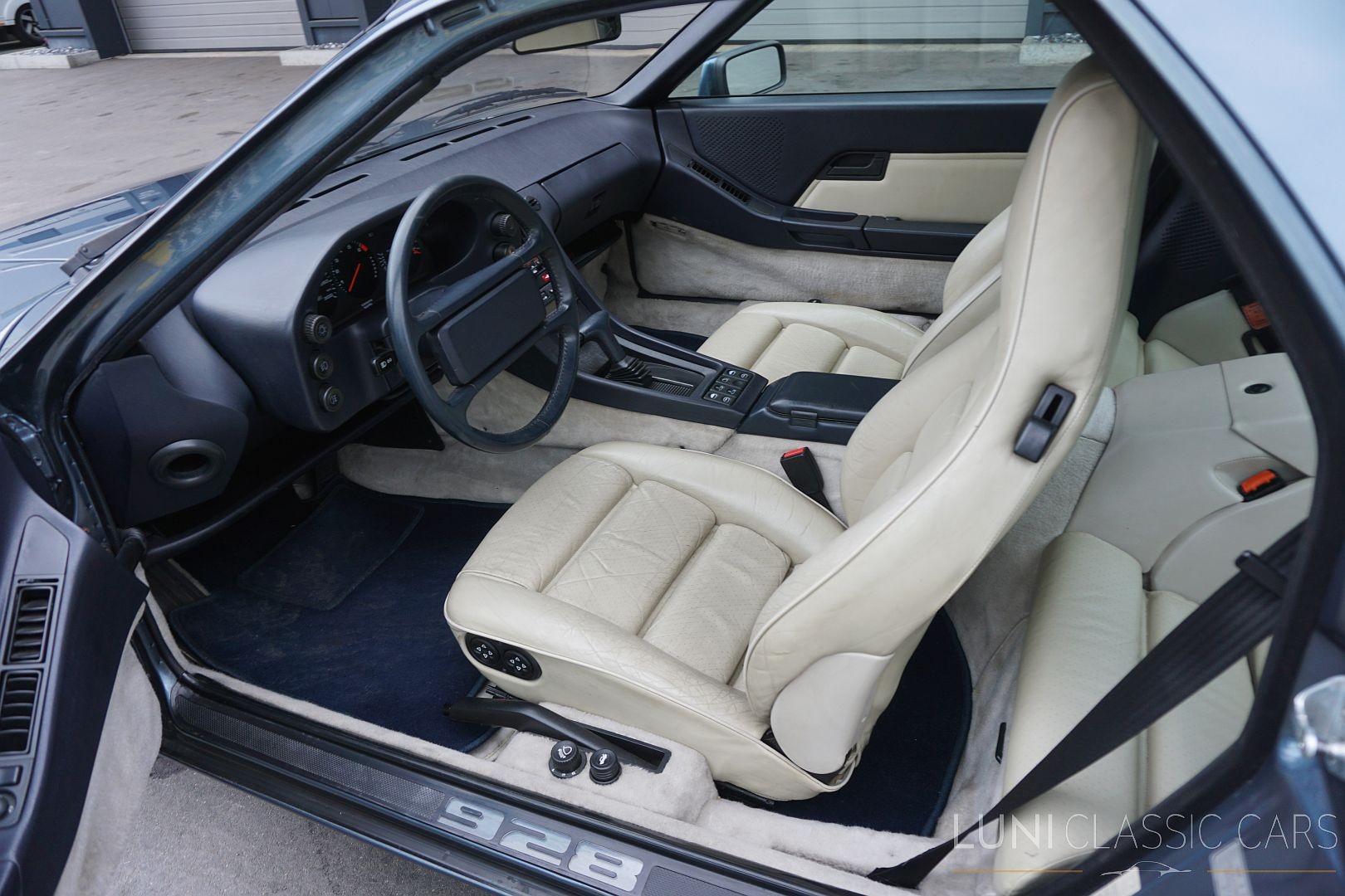 PORSCHE 928 S4-image-15
