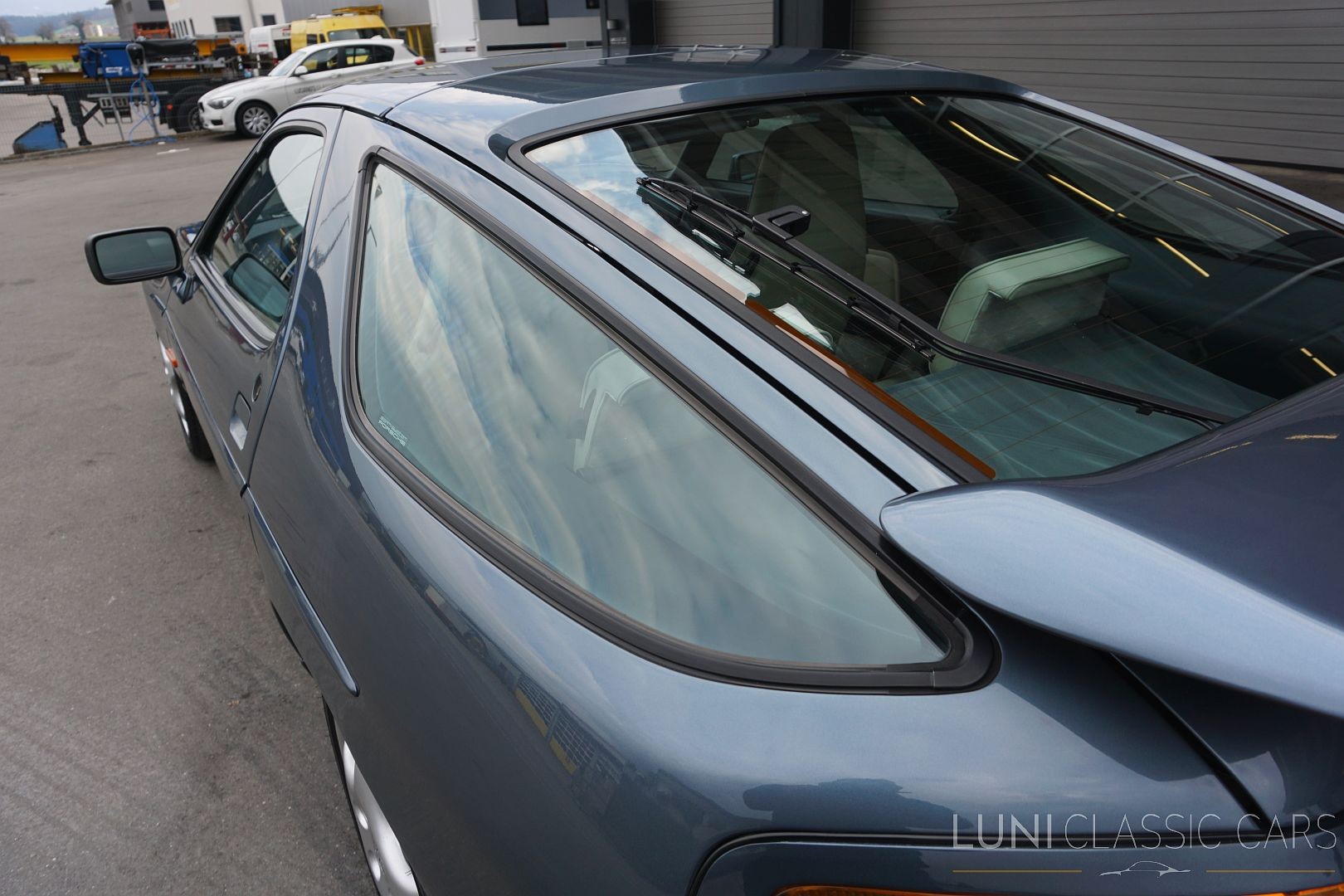 PORSCHE 928 S4-image-11