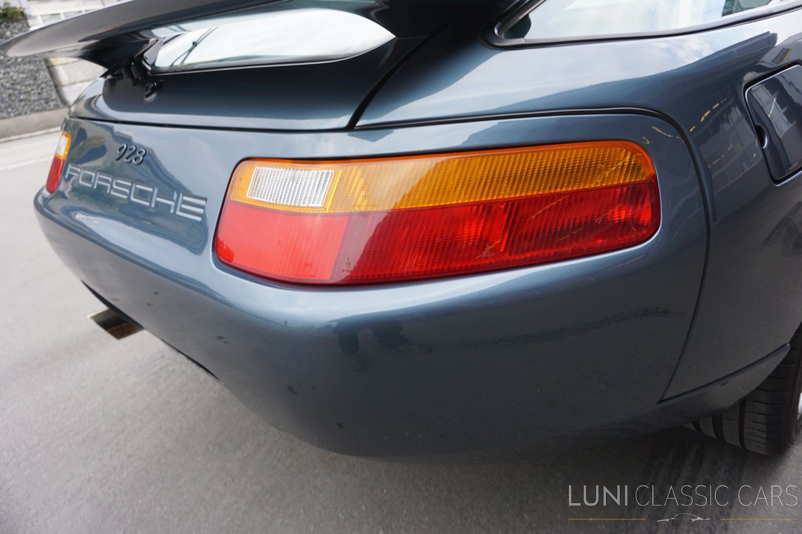PORSCHE 928 S4-image-13