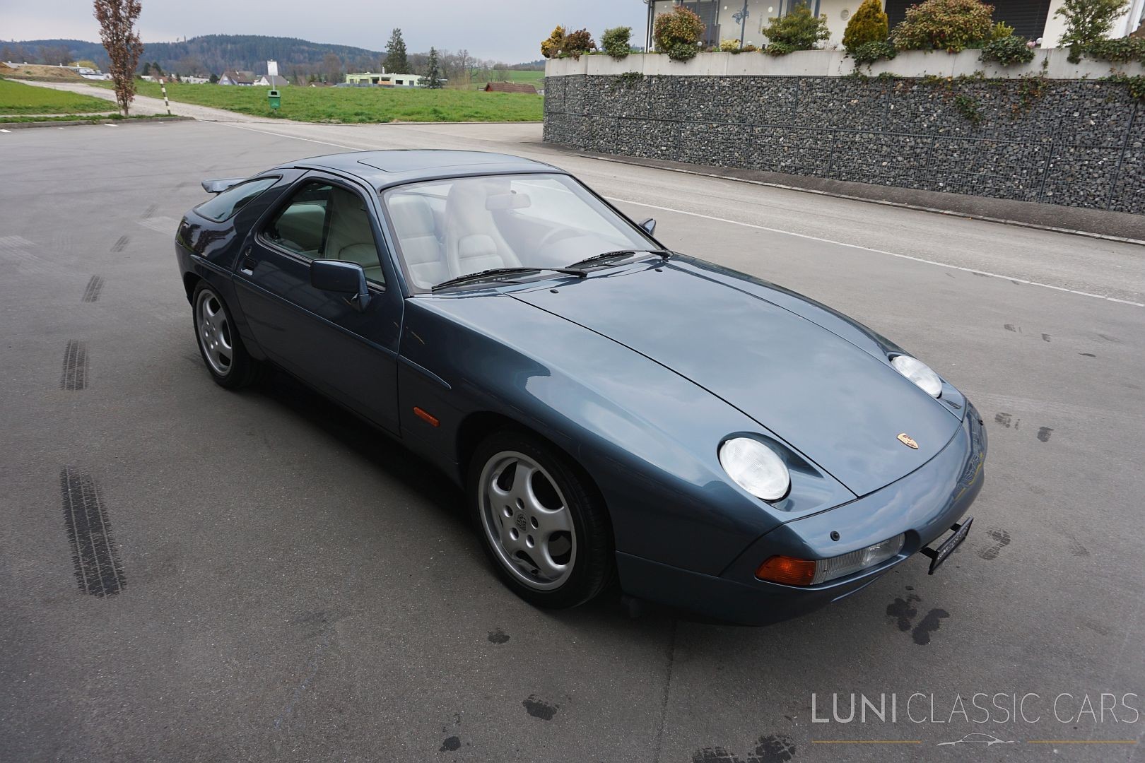 PORSCHE 928 S4-image-6