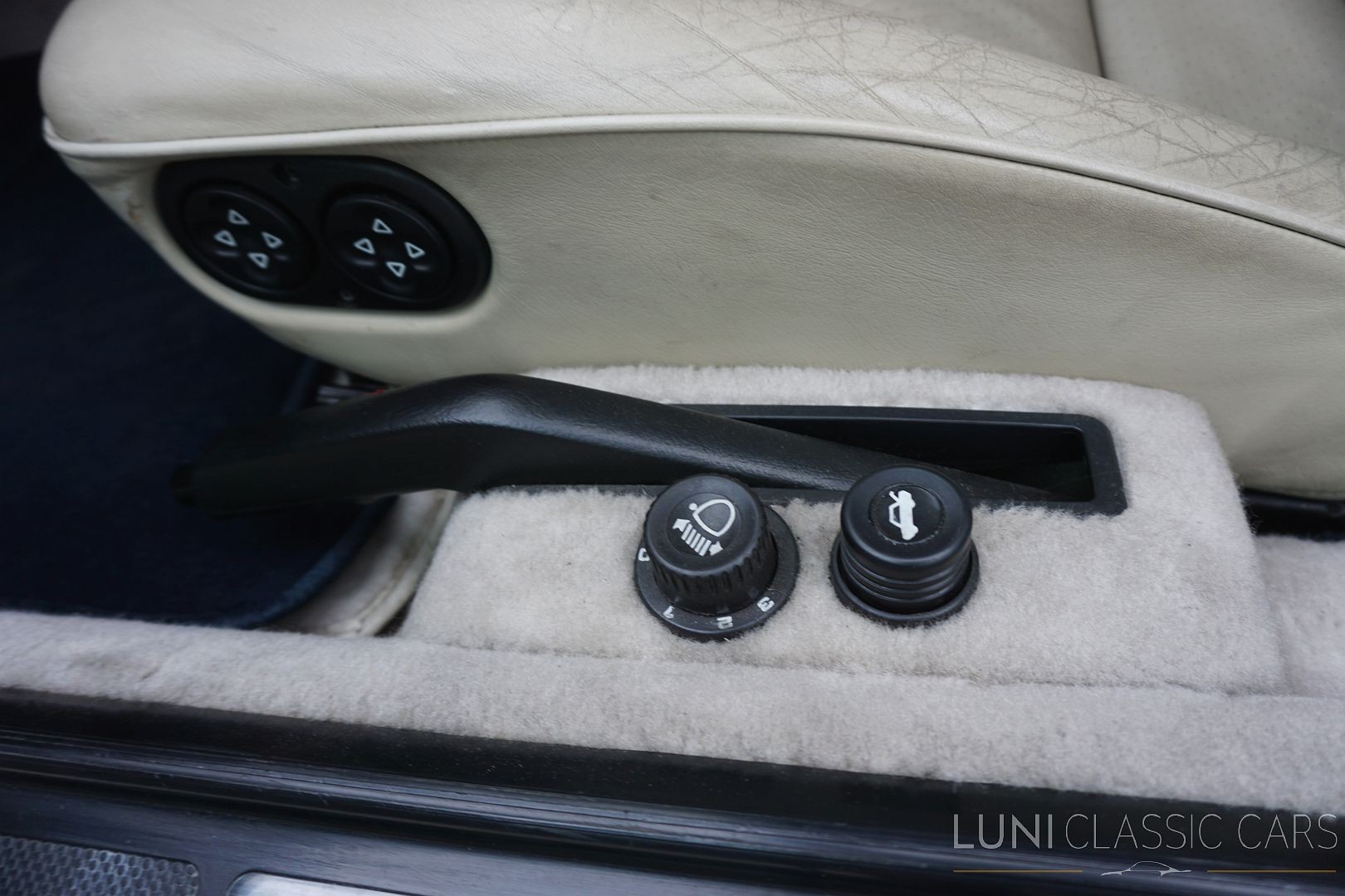 PORSCHE 928 S4-image-16
