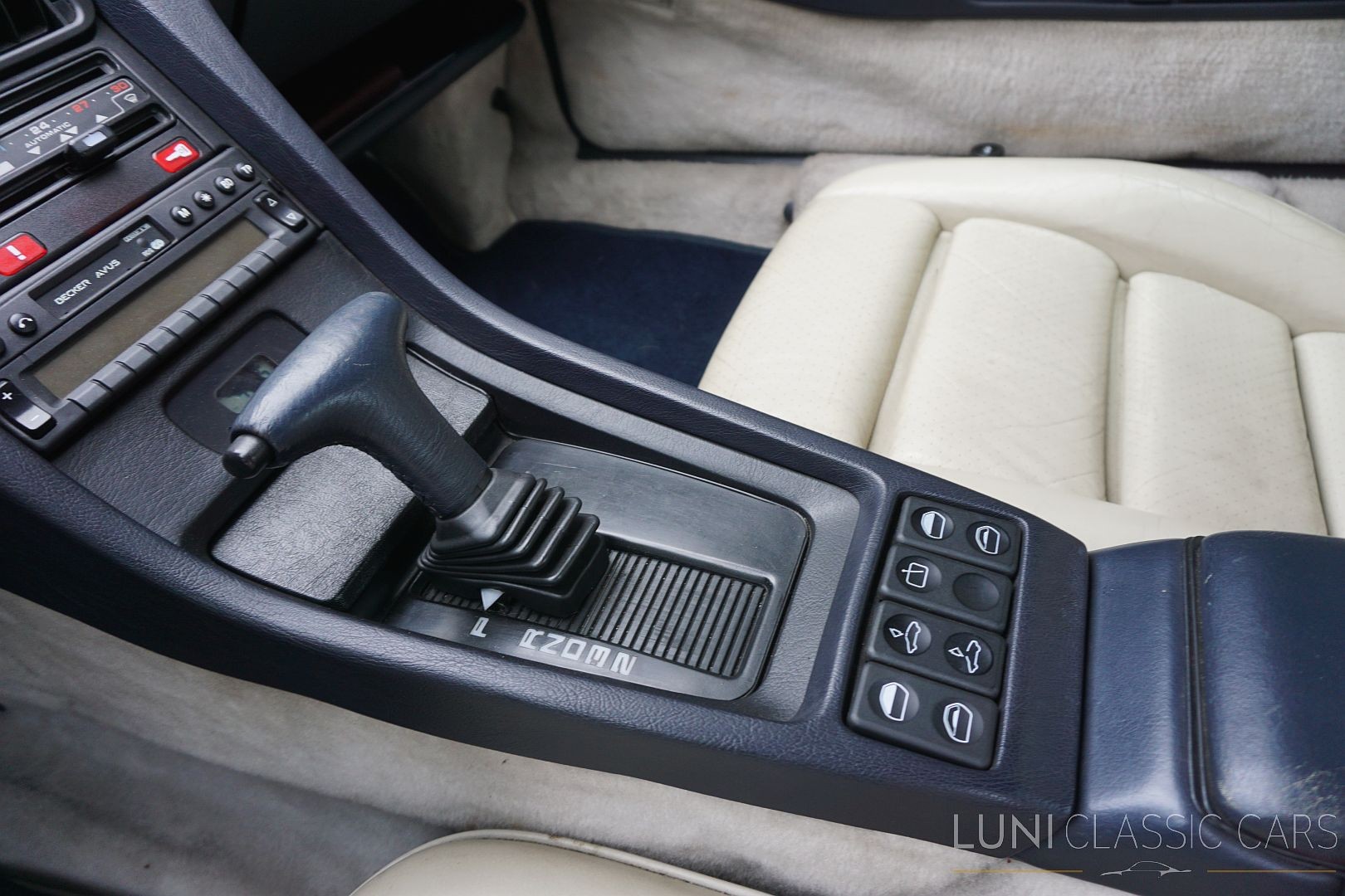 PORSCHE 928 S4-image-20