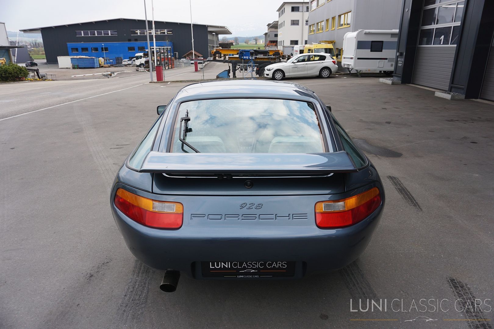 PORSCHE 928 S4-image-4