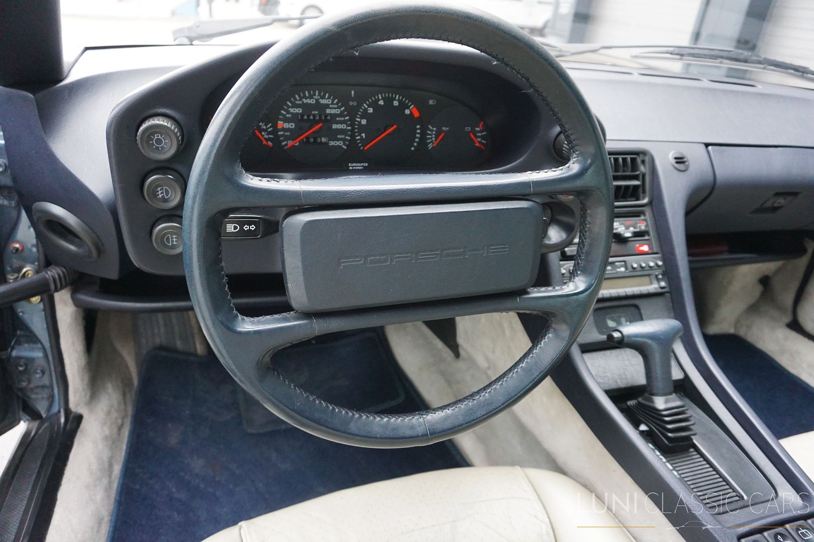 PORSCHE 928 S4-image-17