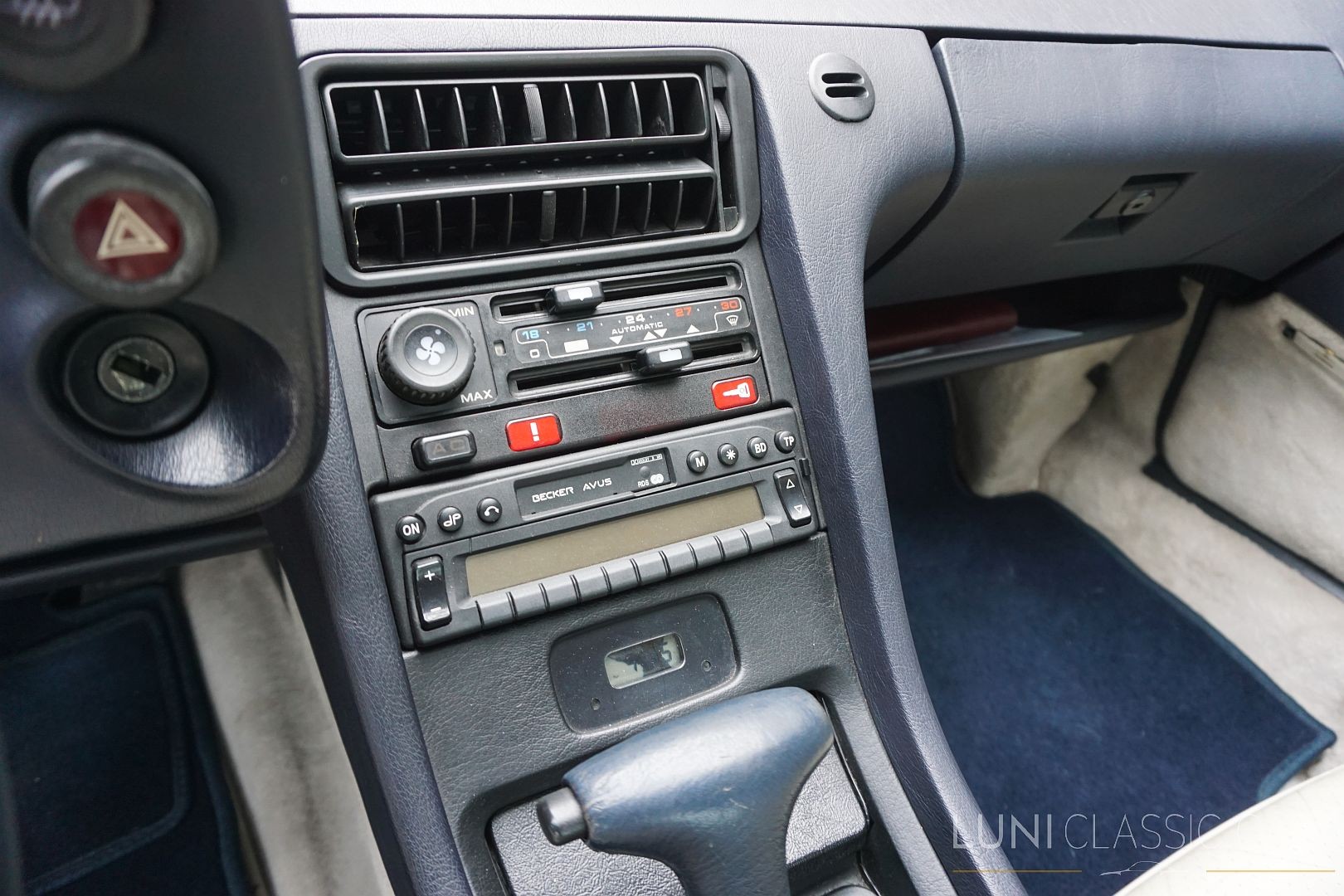 PORSCHE 928 S4-image-19