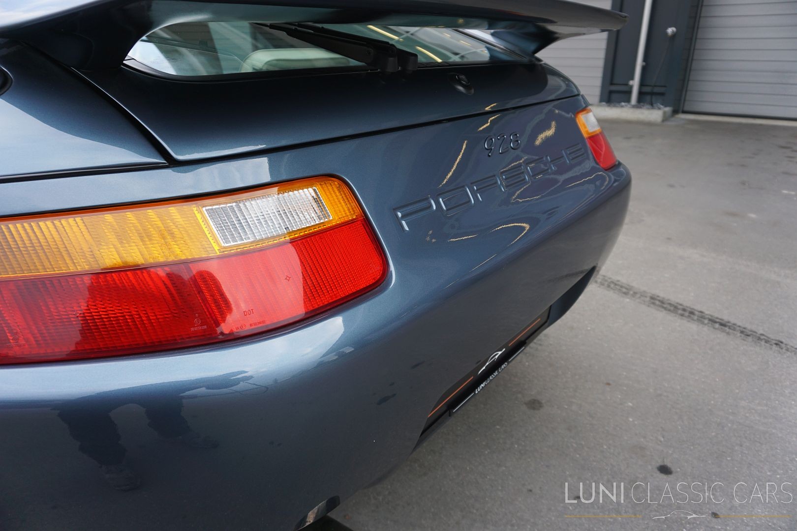 PORSCHE 928 S4-image-12