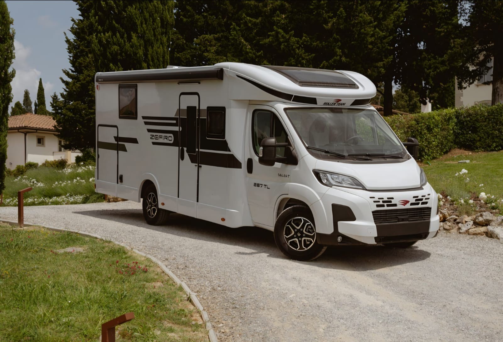 FORD Roller Team Zefiro 267 TL-image-2