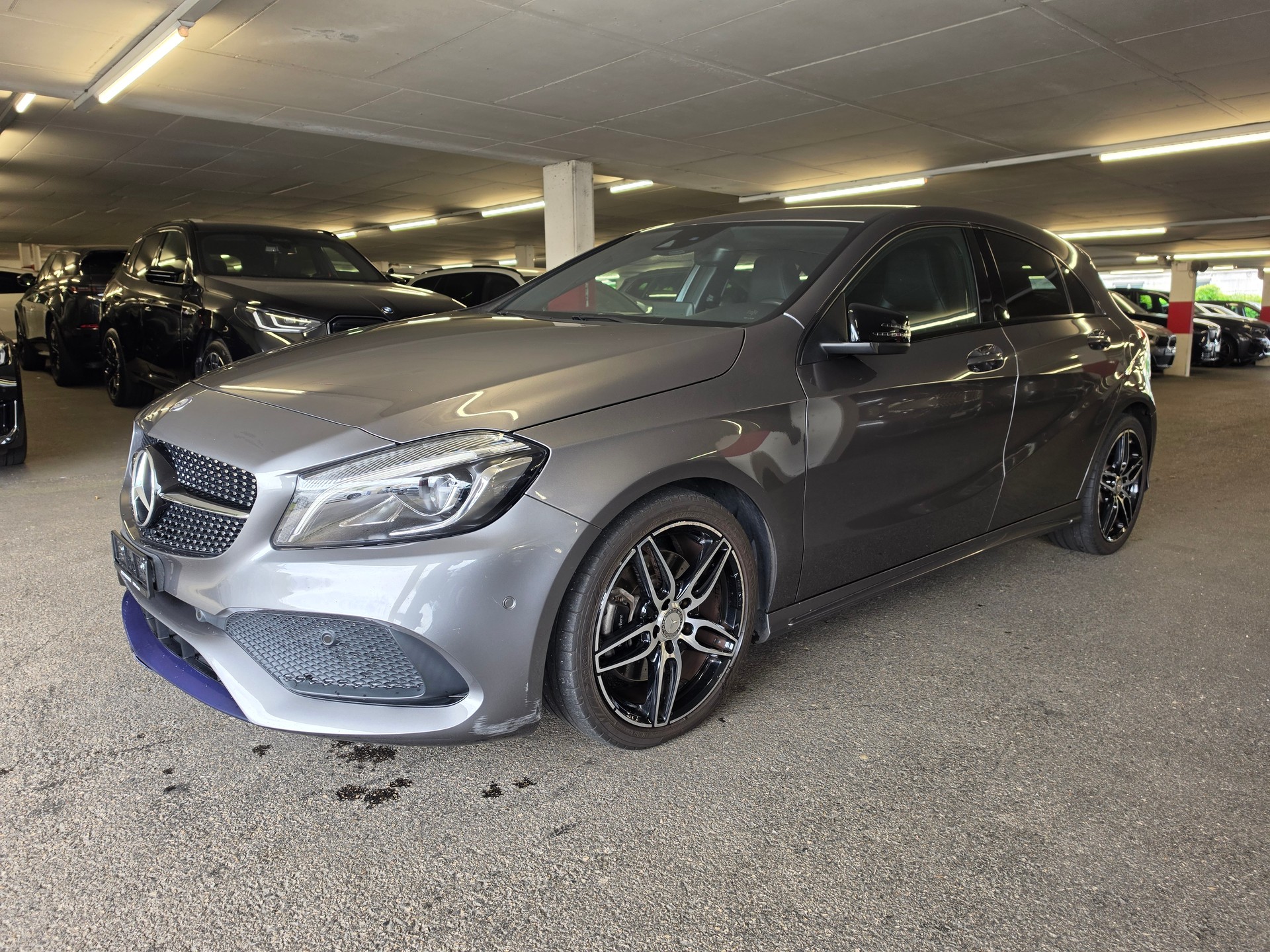 MERCEDES-BENZ A 220 AMG Line 4Matic 7G-DCT-image-2