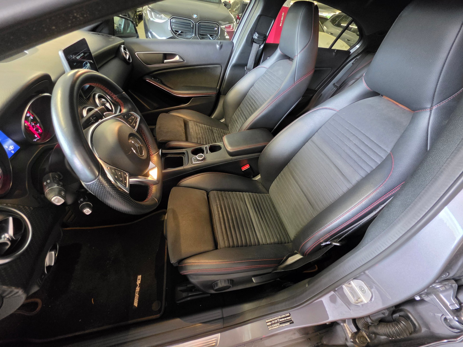 MERCEDES-BENZ A 220 AMG Line 4Matic 7G-DCT-image-14