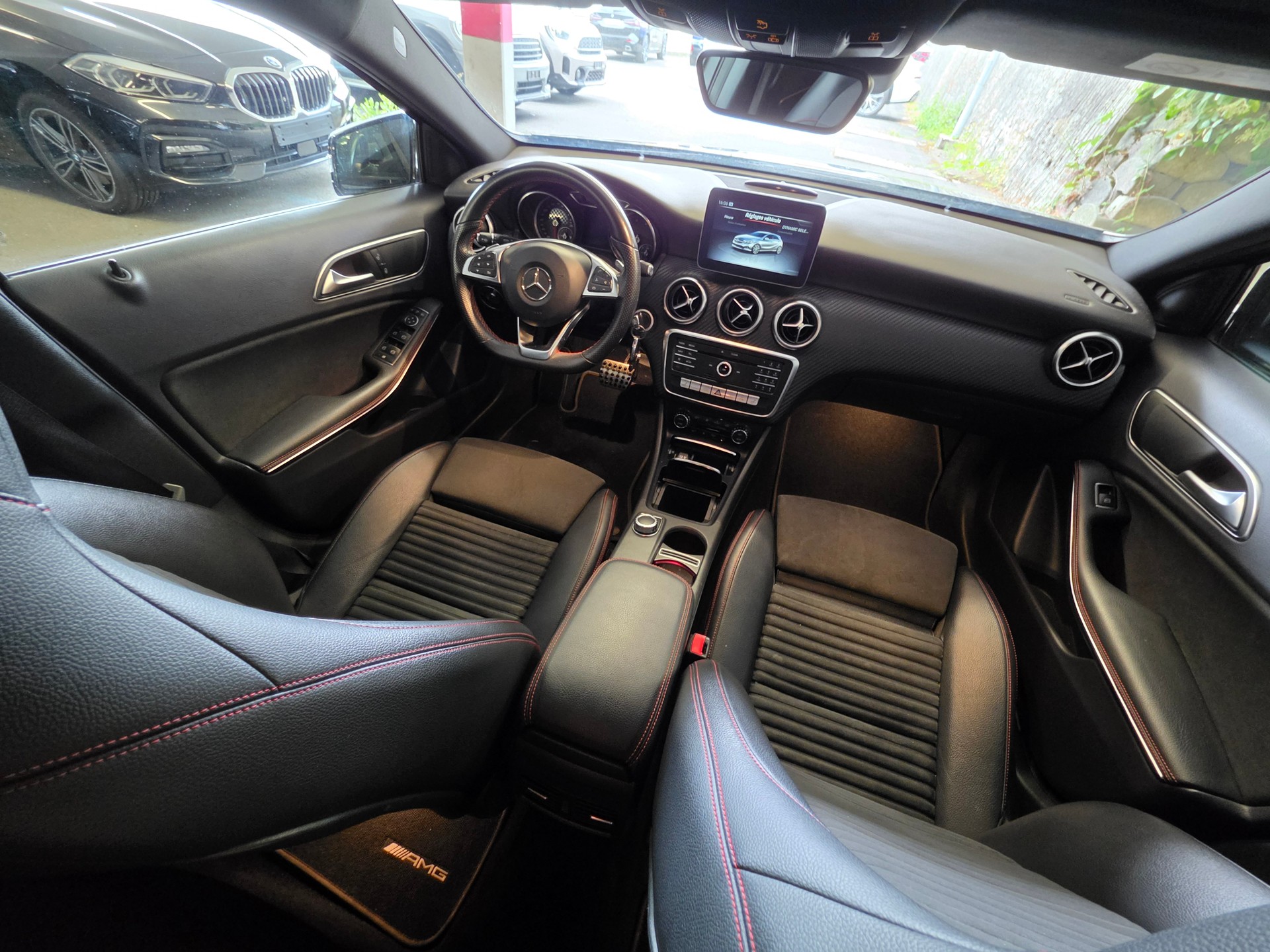 MERCEDES-BENZ A 220 AMG Line 4Matic 7G-DCT-image-10
