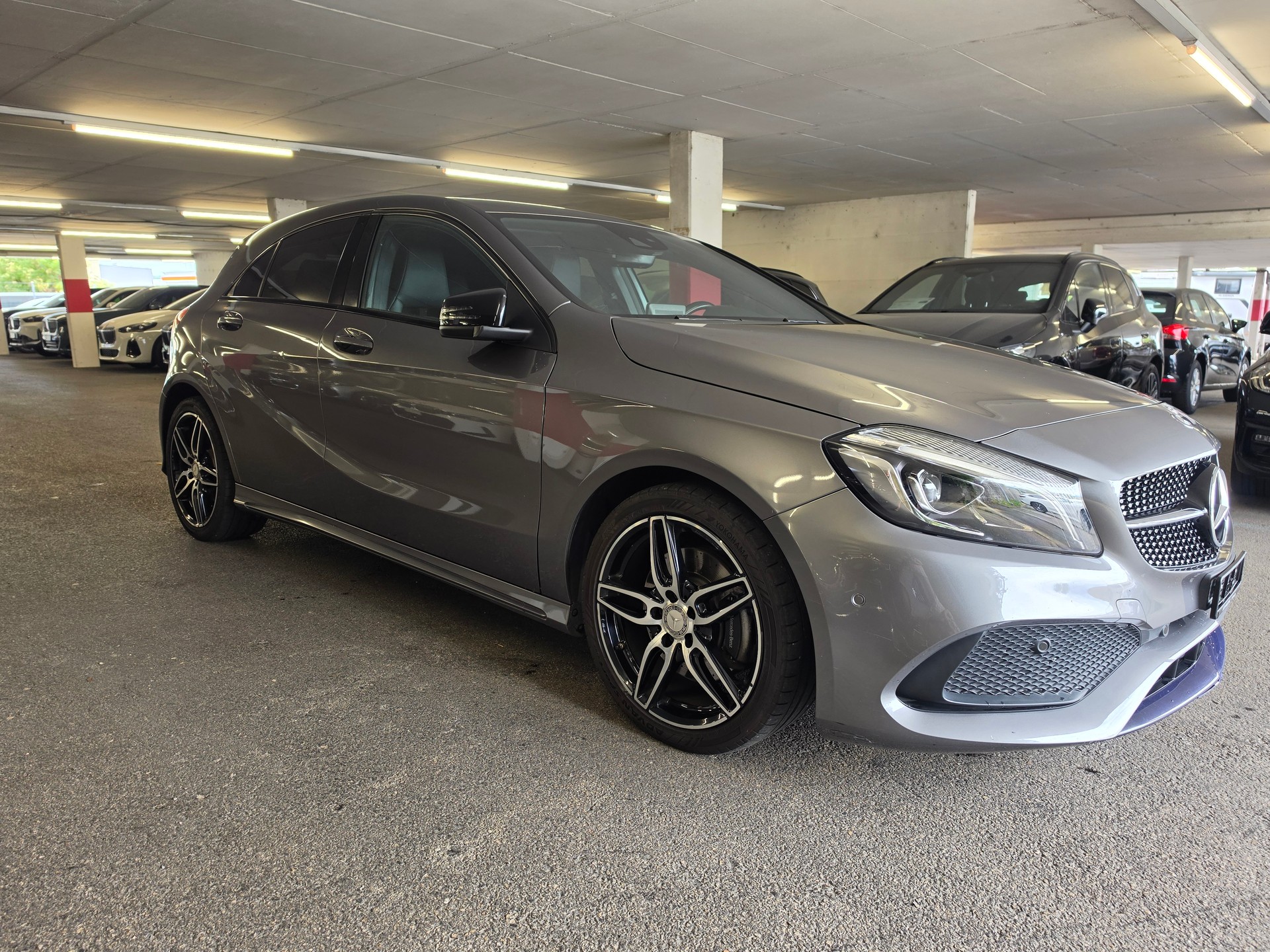 MERCEDES-BENZ A 220 AMG Line 4Matic 7G-DCT-image-1