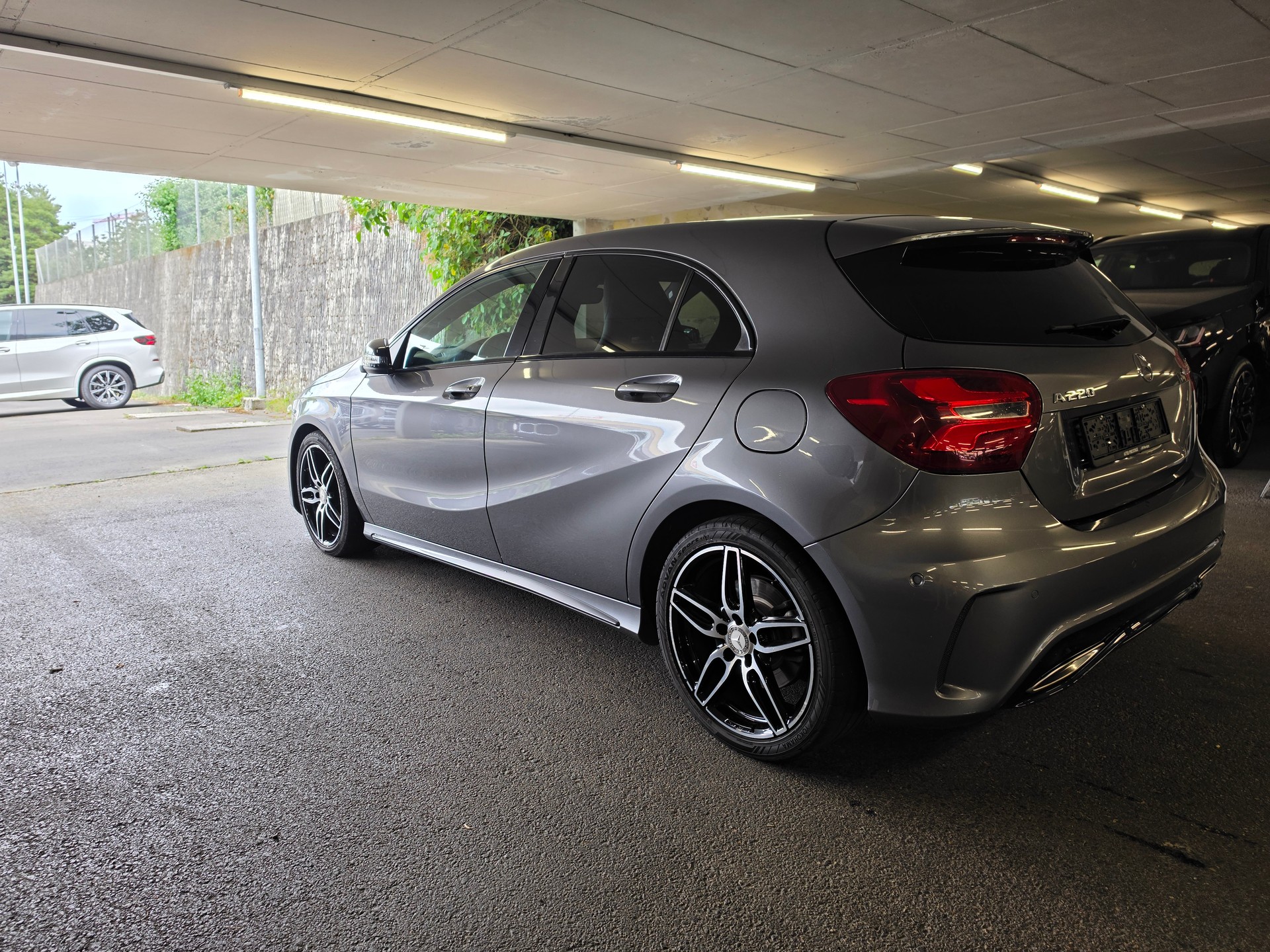 MERCEDES-BENZ A 220 AMG Line 4Matic 7G-DCT-image-5