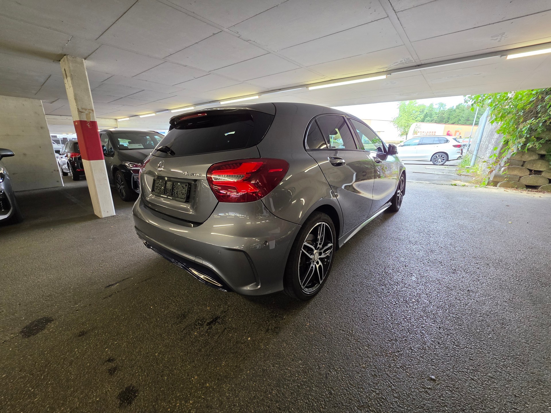 MERCEDES-BENZ A 220 AMG Line 4Matic 7G-DCT-image-7