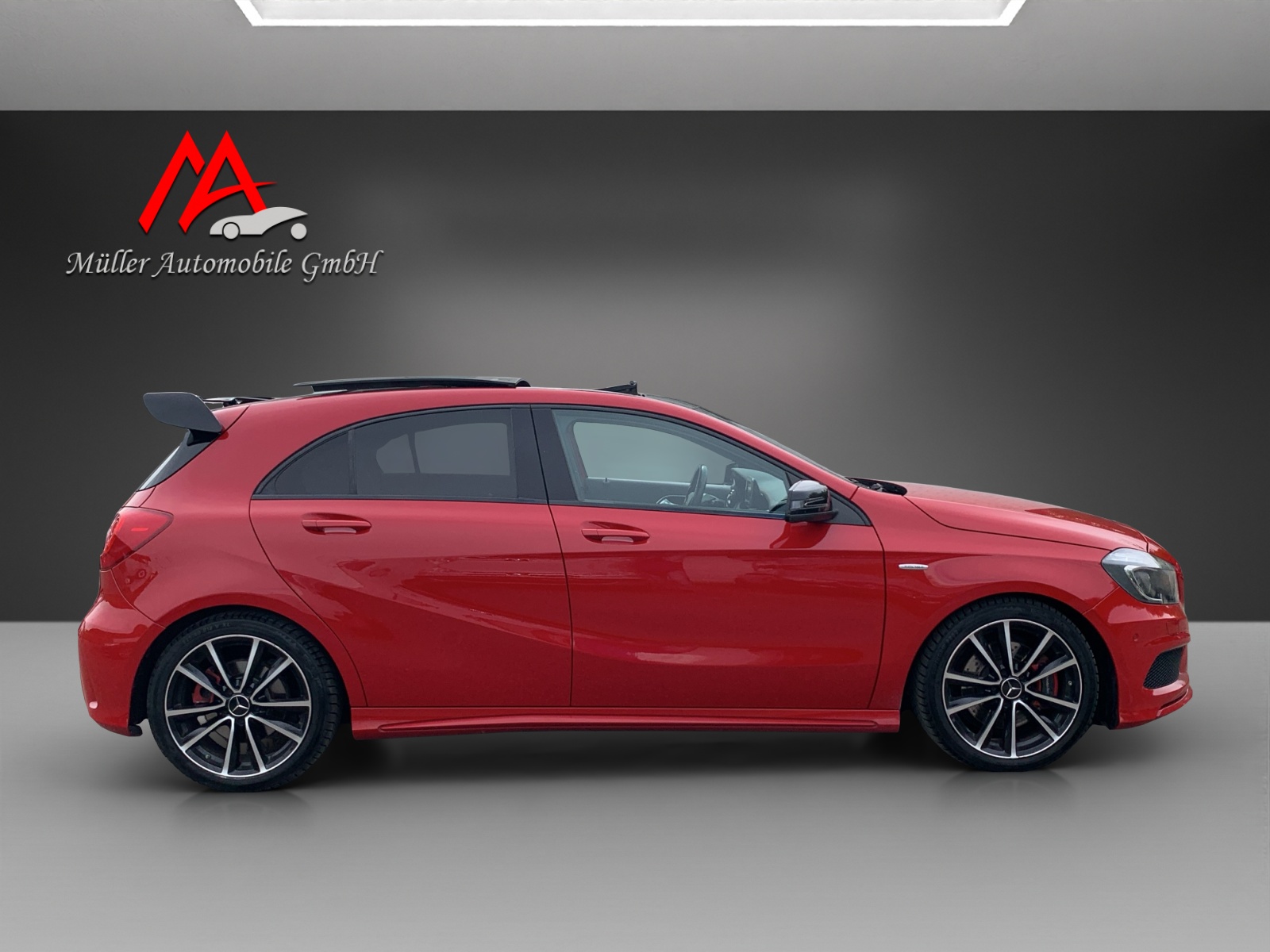 MERCEDES-BENZ A 250 Sport AMG-Line 4Matic 7G-DCT-showroom-element-3