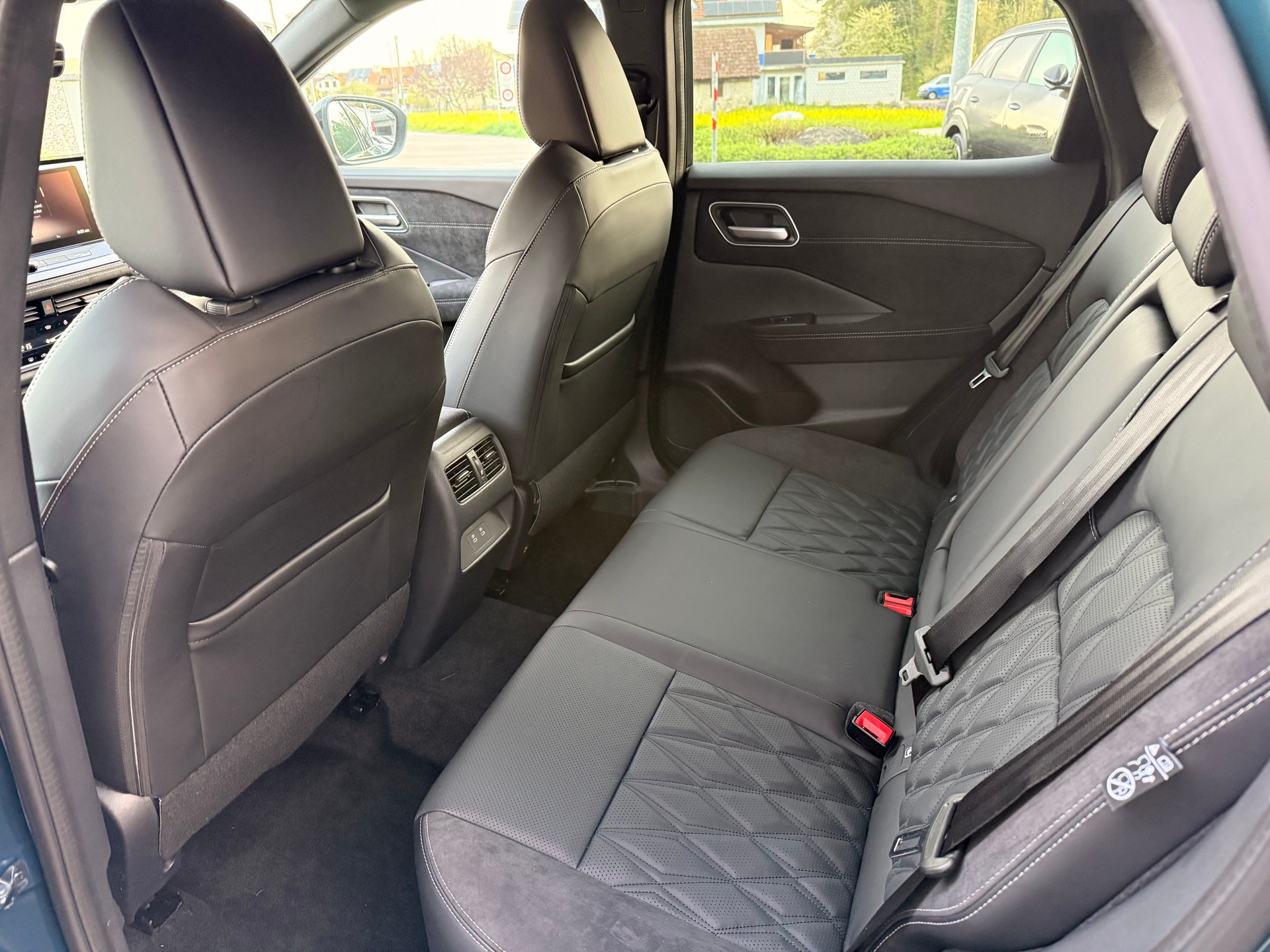 NISSAN Qashqai 1.3MHEV Tekna+ 4x4-image-4