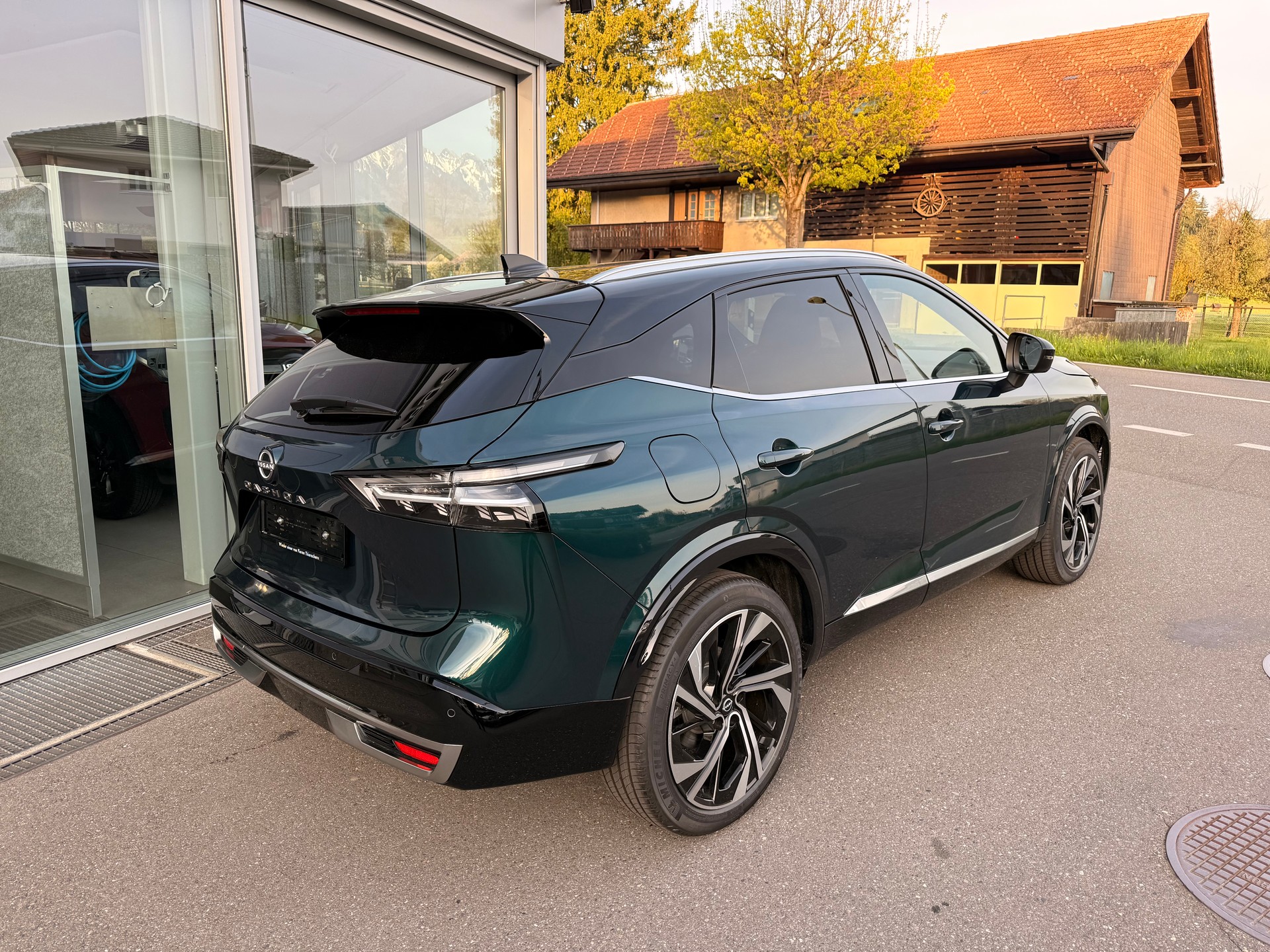 NISSAN Qashqai 1.3MHEV Tekna+ 4x4-image-3