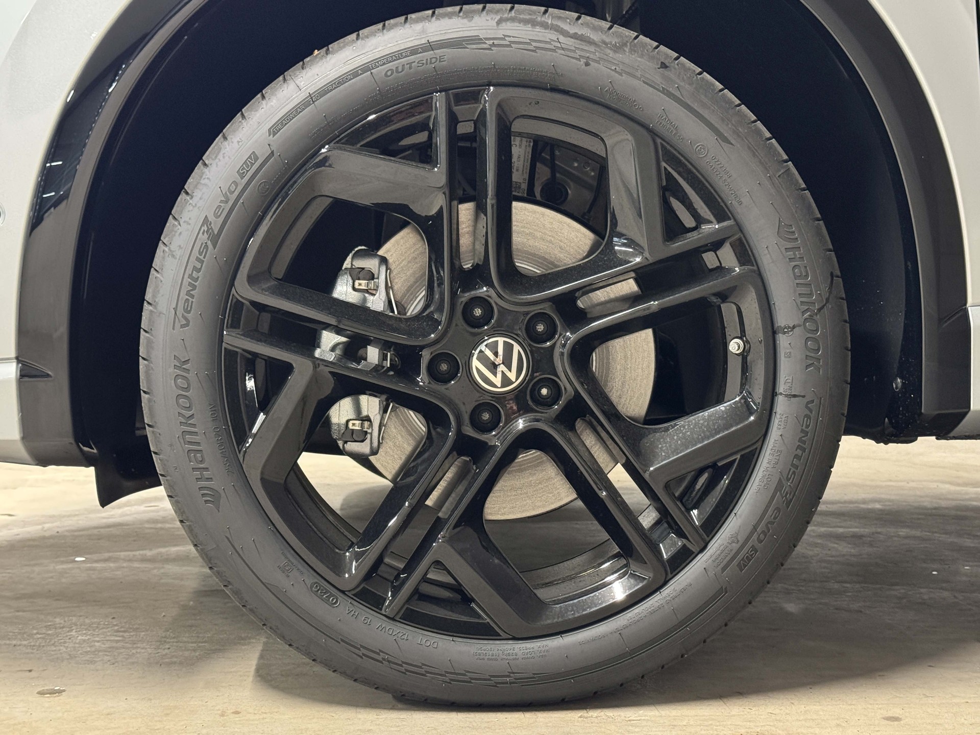 VW Tiguan 2.0 TDI SCR R-Line 4Motion DSG-image-17