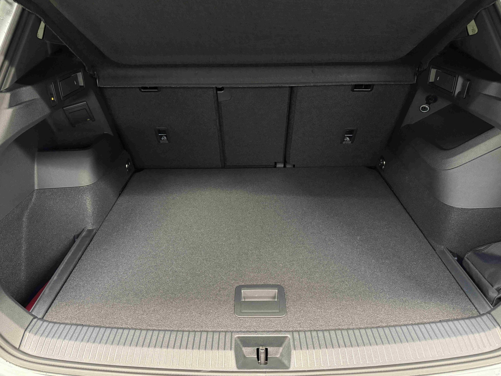 VW Tiguan 2.0 TDI SCR R-Line 4Motion DSG-image-16