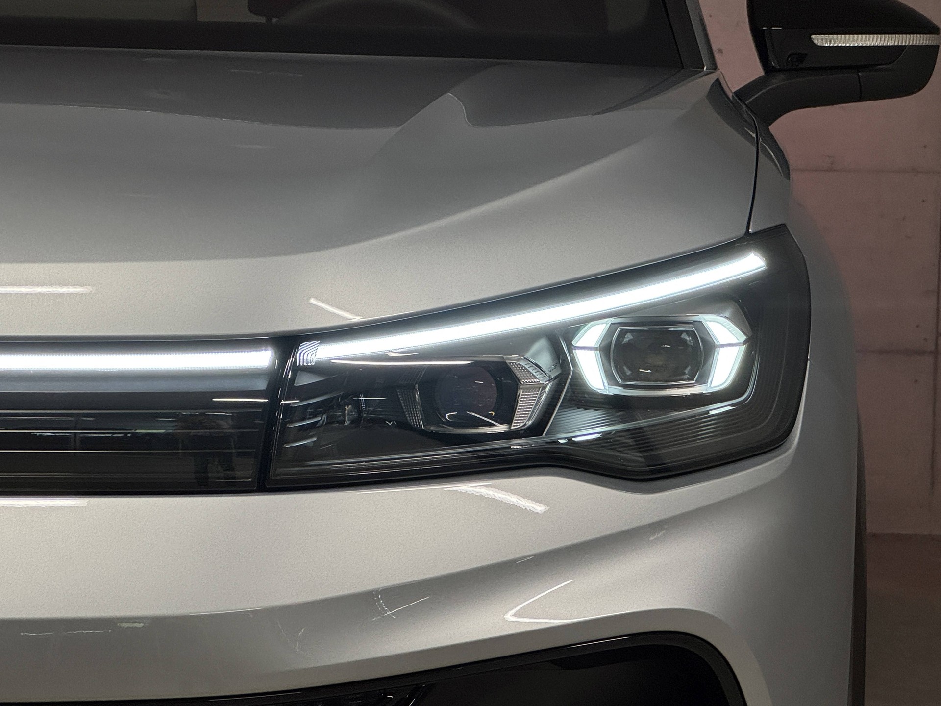 VW Tiguan 2.0 TDI SCR R-Line 4Motion DSG-image-5