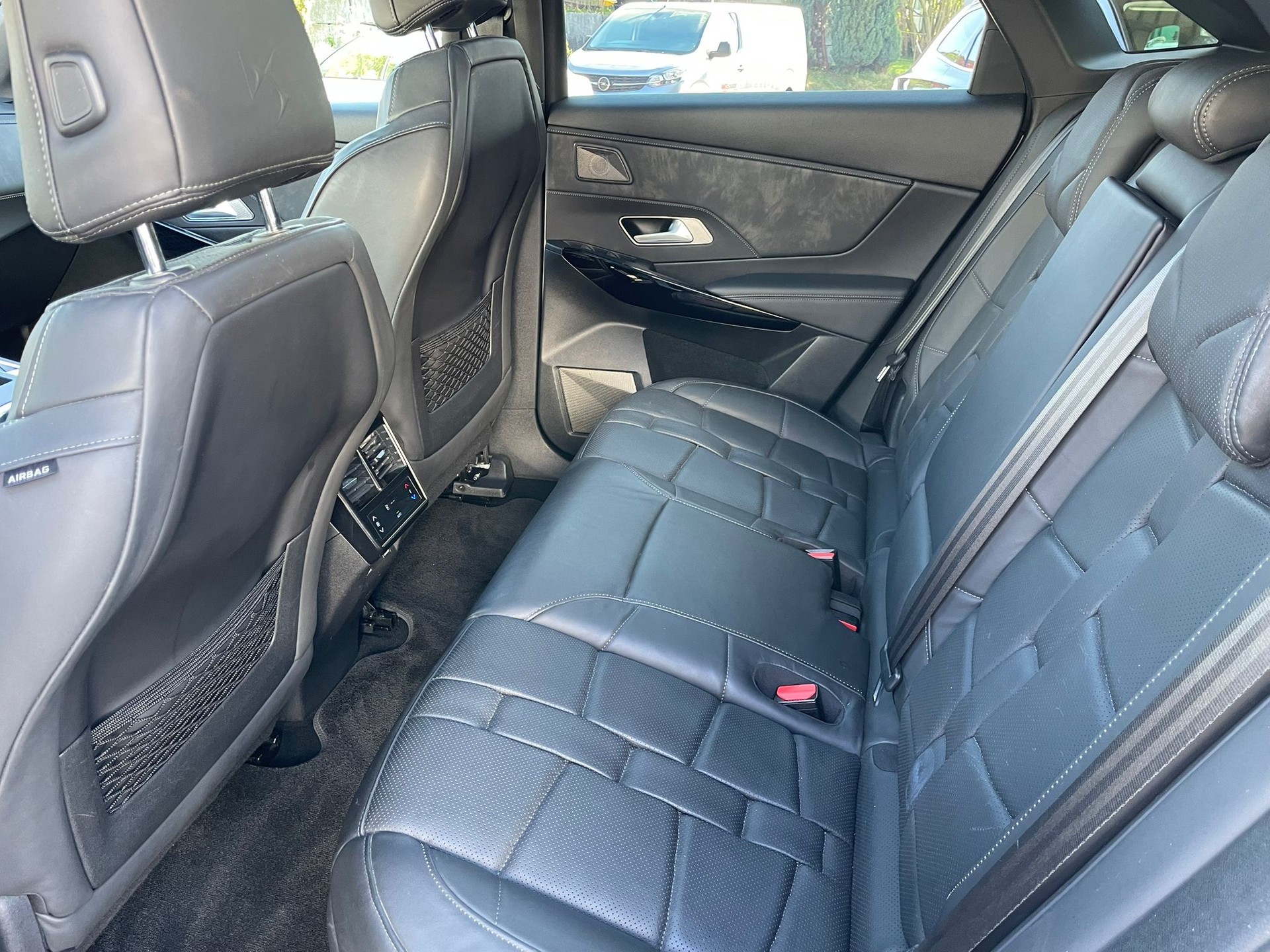 DS AUTOMOBILES DS 7 Crossback E-Tense 300 4x4 Louvre-image-10