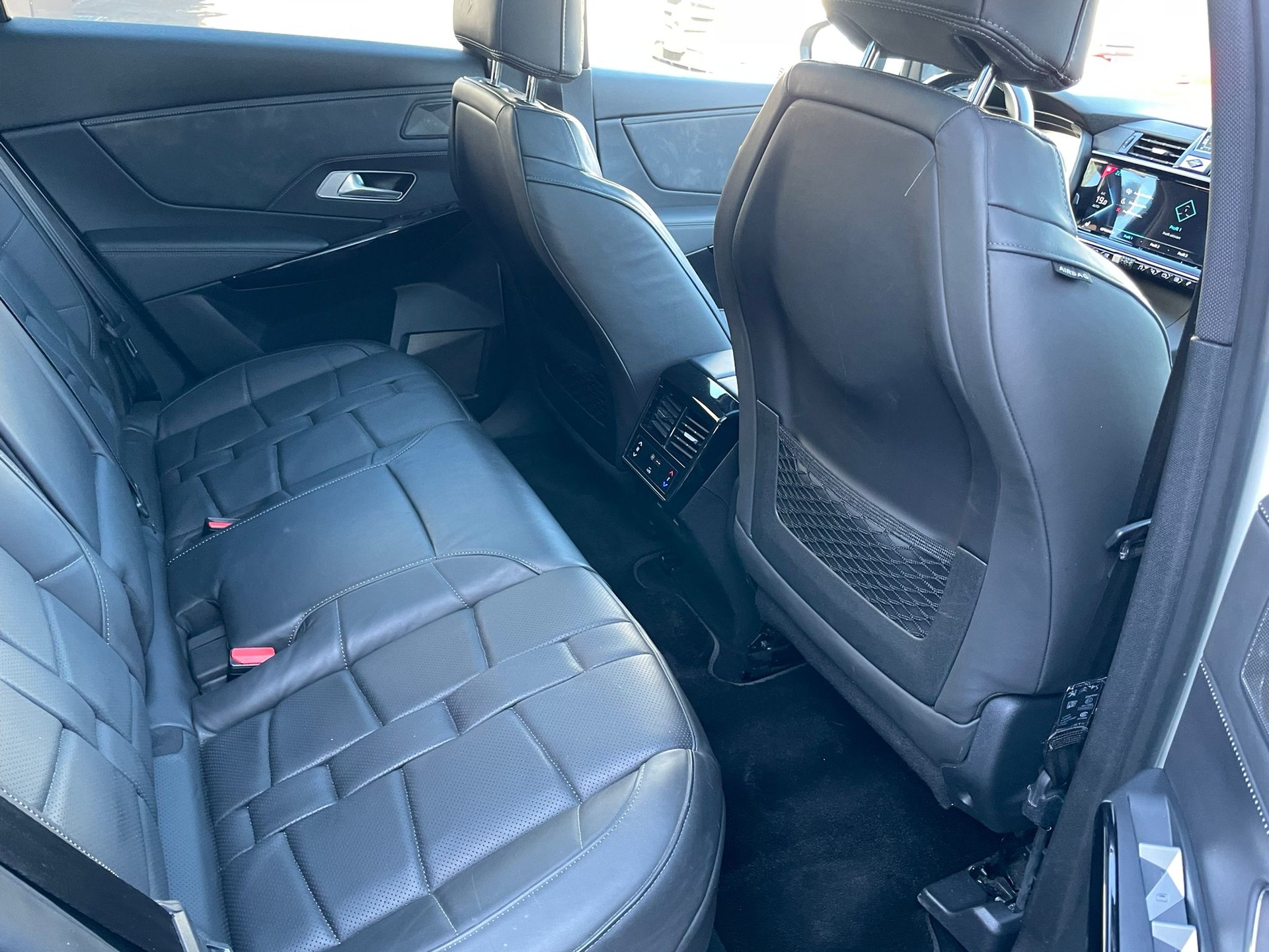 DS AUTOMOBILES DS 7 Crossback E-Tense 300 4x4 Louvre-image-12