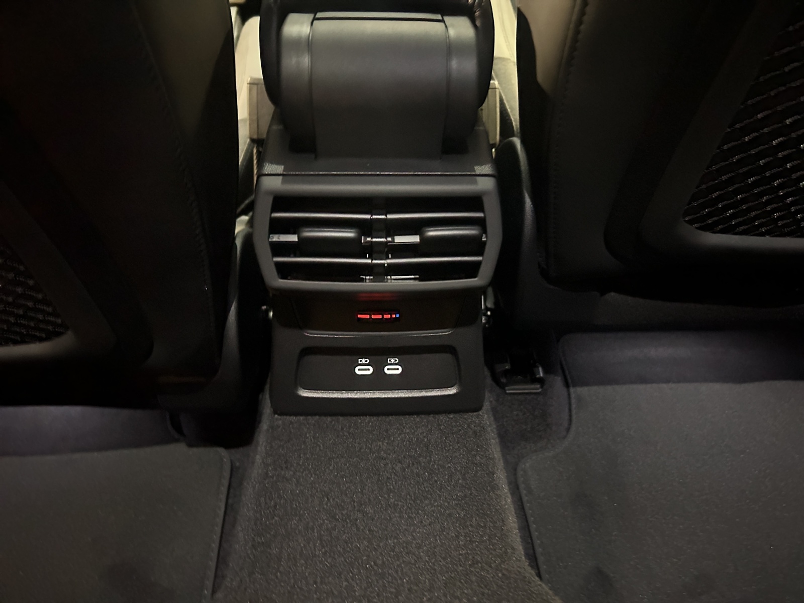AUDI RS3 Sportback 2.5 TSI quattro S-tronic-image-14