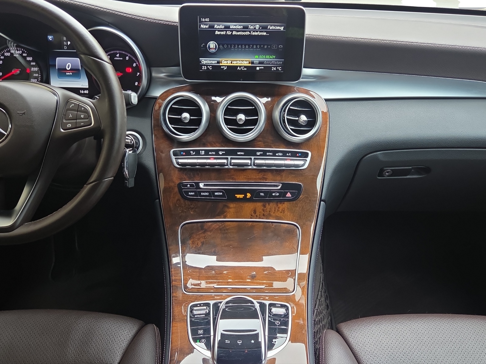 MERCEDES-BENZ GLC 250 AMG Line 4Matic 9G-Tronic-image-12