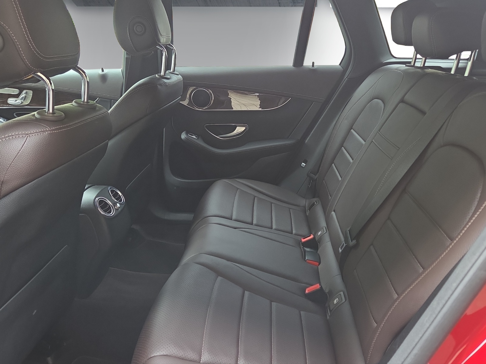 MERCEDES-BENZ GLC 250 AMG Line 4Matic 9G-Tronic-image-16