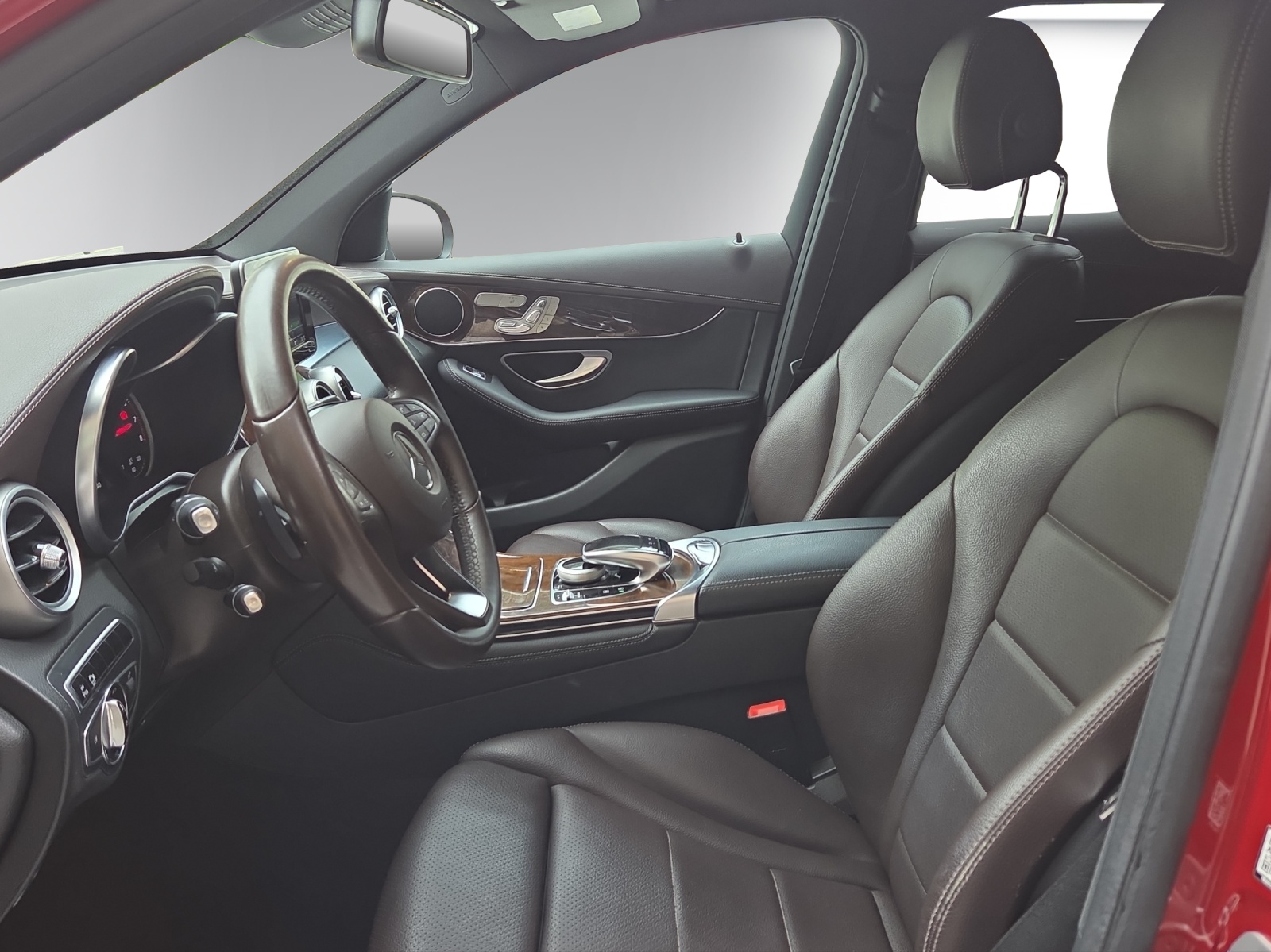 MERCEDES-BENZ GLC 250 AMG Line 4Matic 9G-Tronic-image-10