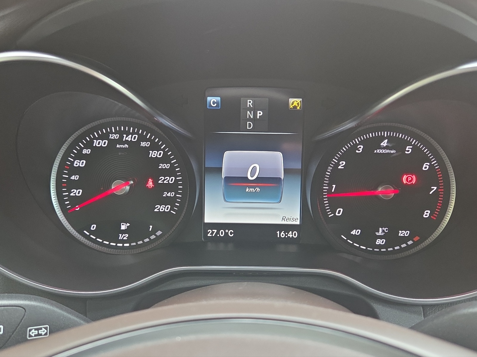 MERCEDES-BENZ GLC 250 AMG Line 4Matic 9G-Tronic-image-15