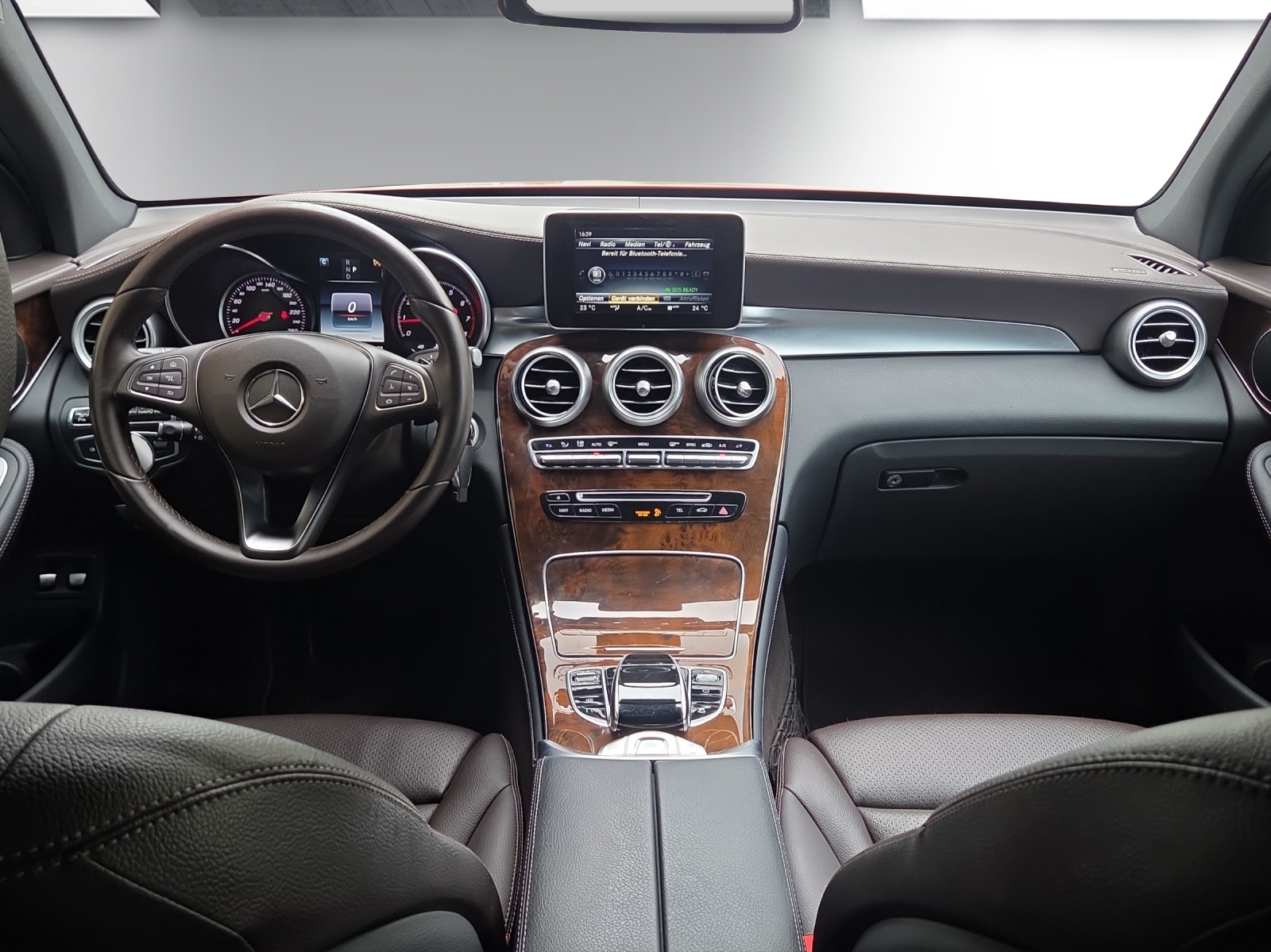 MERCEDES-BENZ GLC 250 AMG Line 4Matic 9G-Tronic-image-9
