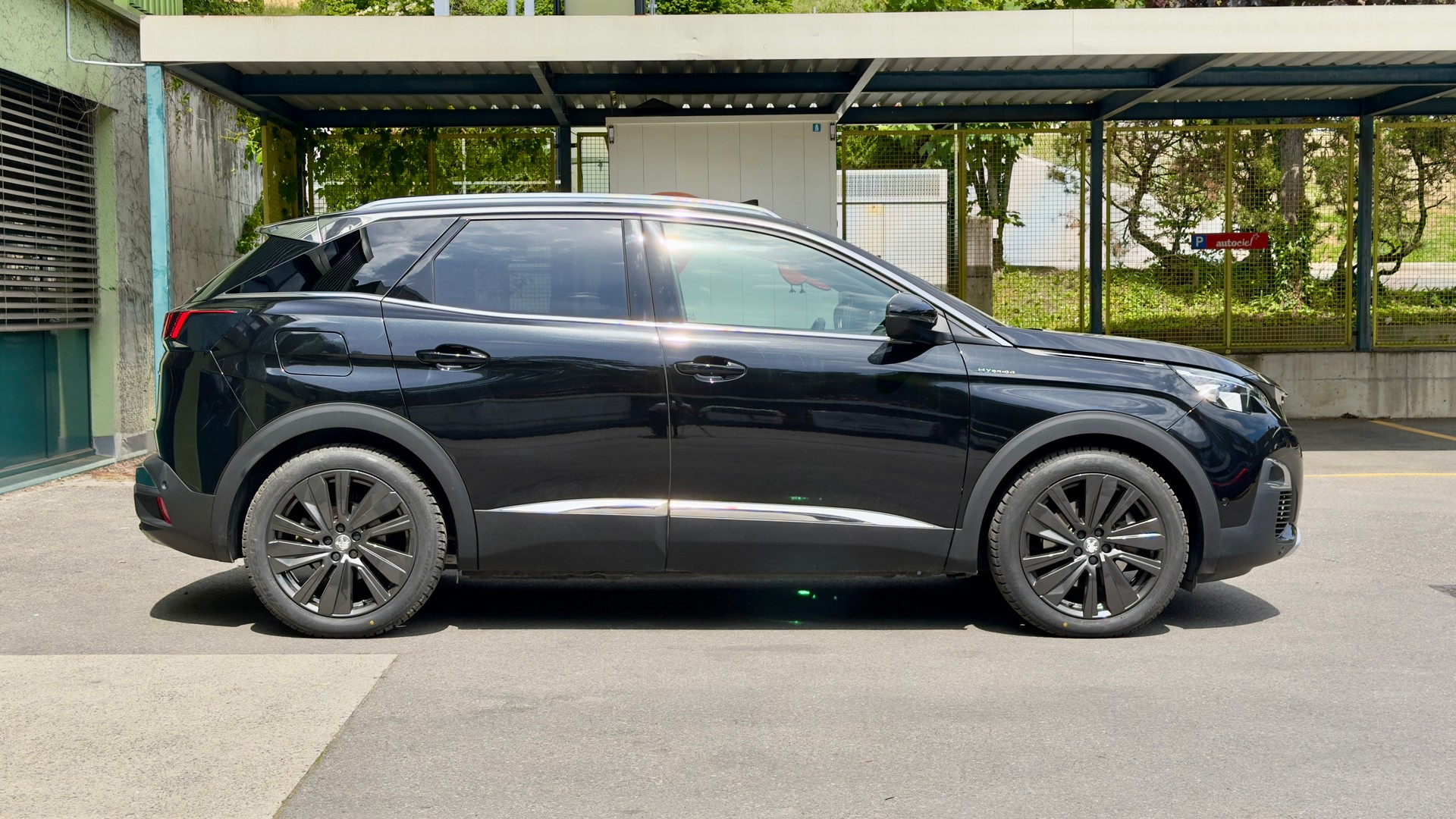 PEUGEOT 3008 300e Hybrid4 GT EAT8-image-5