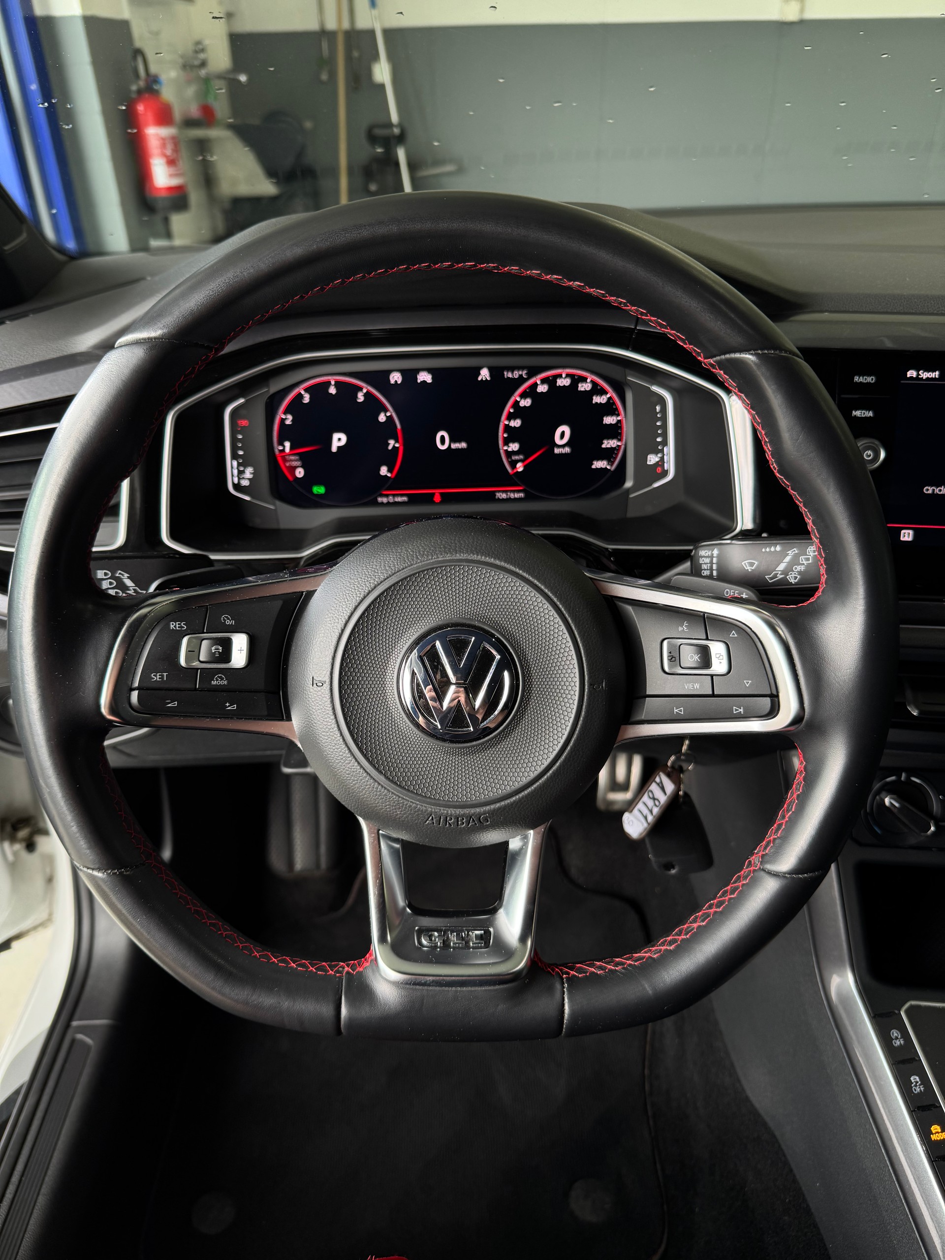 VW Polo 2.0 TSI GTI DSG-image-8