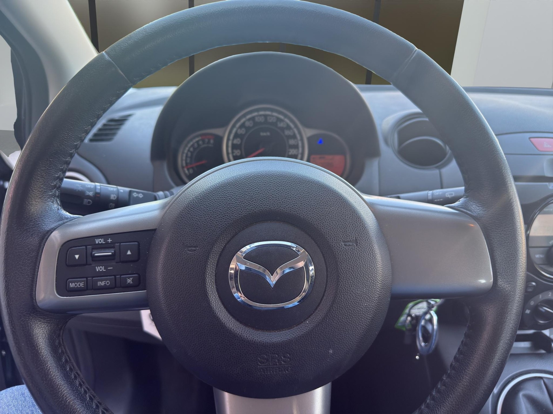 MAZDA 2 1.3 84 MZR Exclusive-image-9