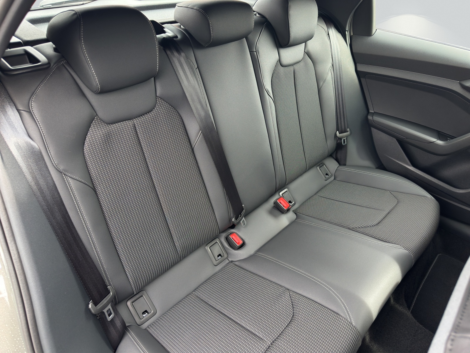 AUDI A1 Sportback 30 TFSI Attraction S-tronic-image-8