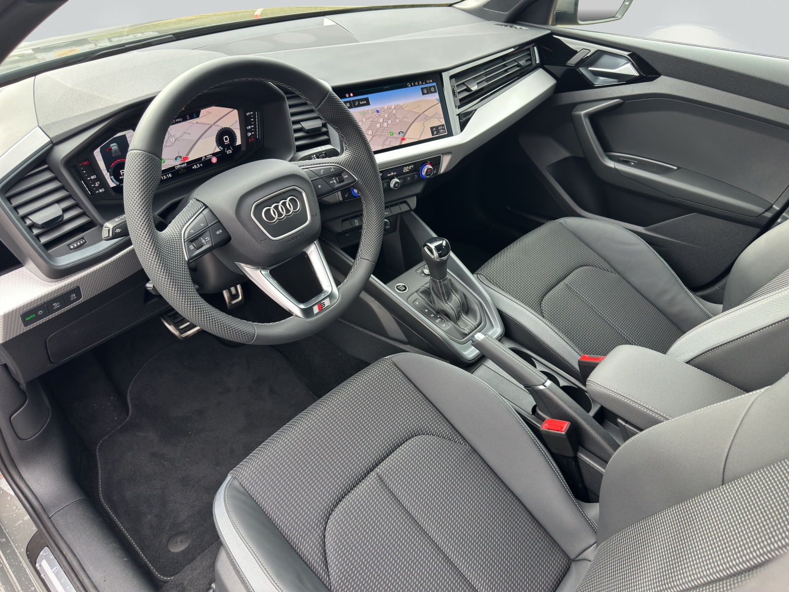 AUDI A1 Sportback 30 TFSI Attraction S-tronic-image-4