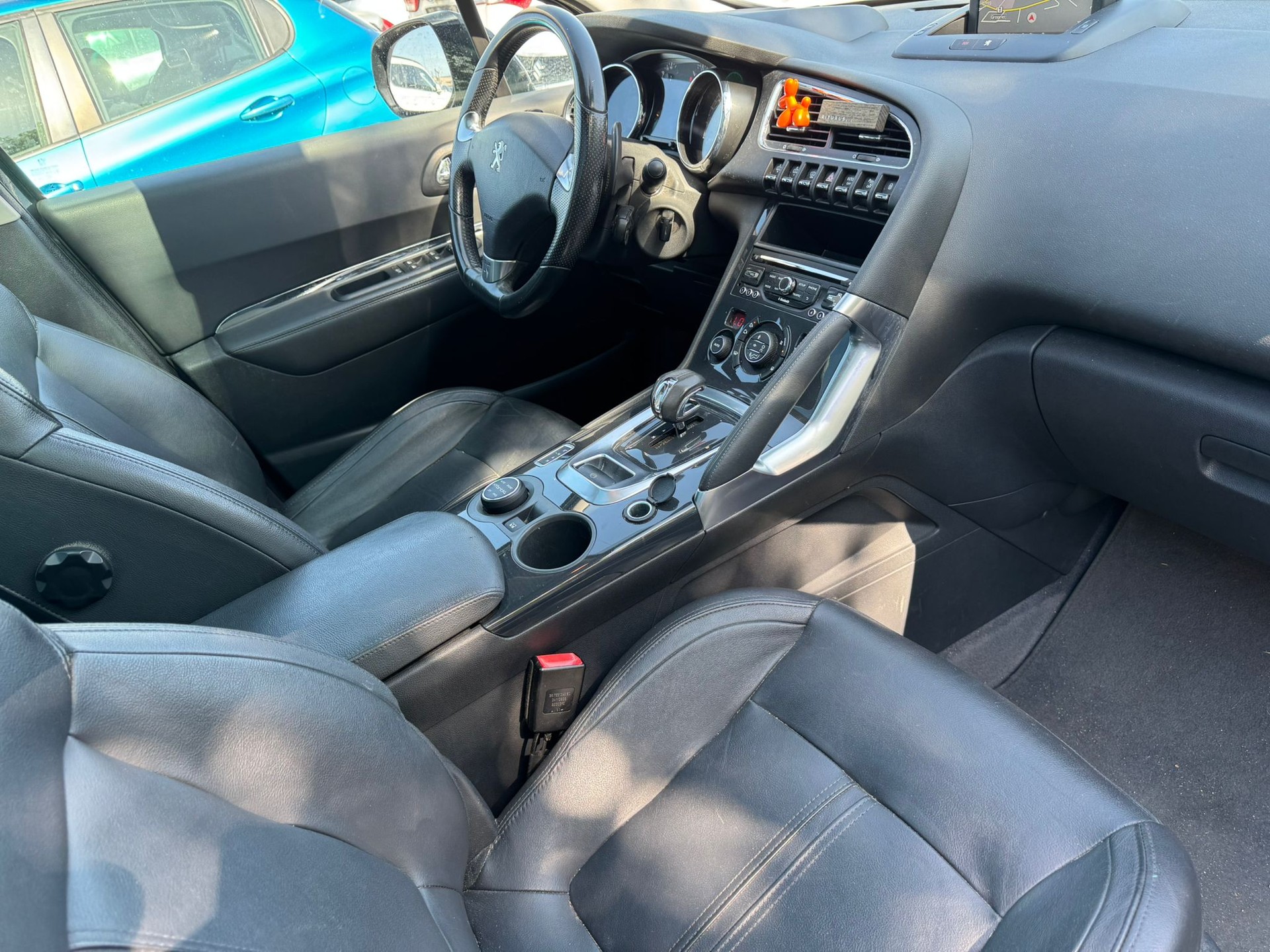 PEUGEOT 3008 HYbrid4 2.0 HDI ETG6-image-8