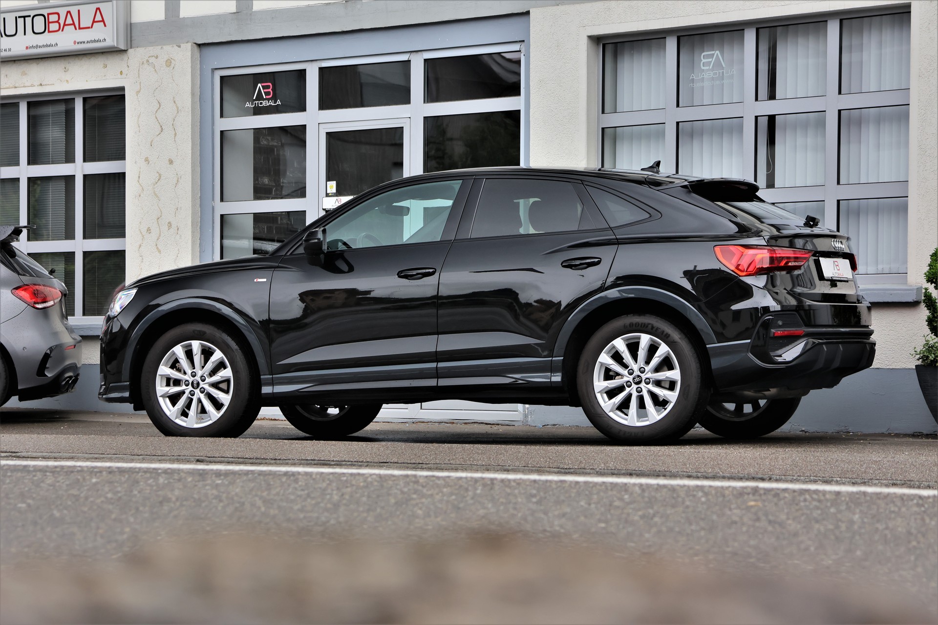 AUDI Q3 Sportback 40 TFSI S line quattro S-tronic (CH)-image-2
