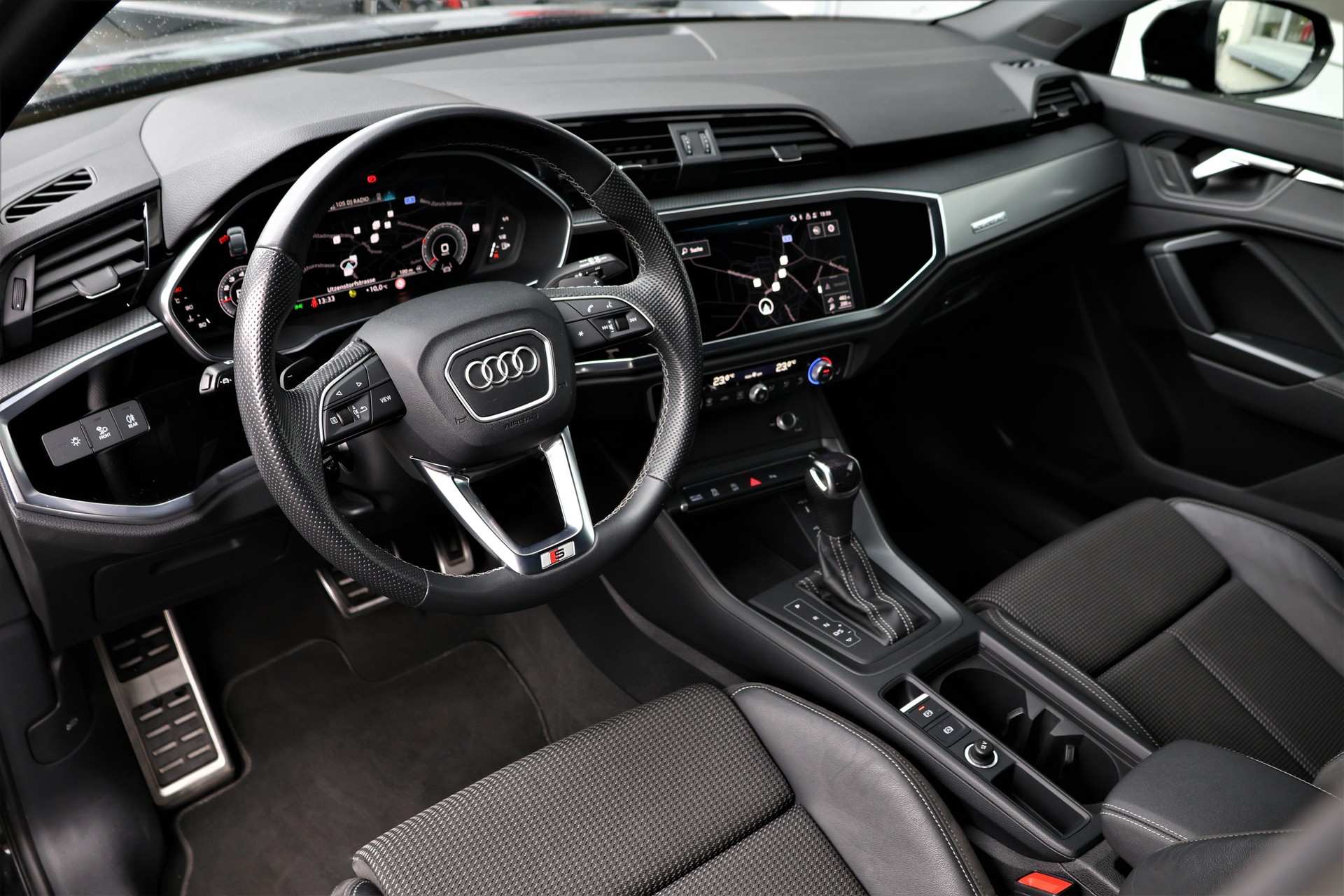 AUDI Q3 Sportback 40 TFSI S line quattro S-tronic (CH)-image-9